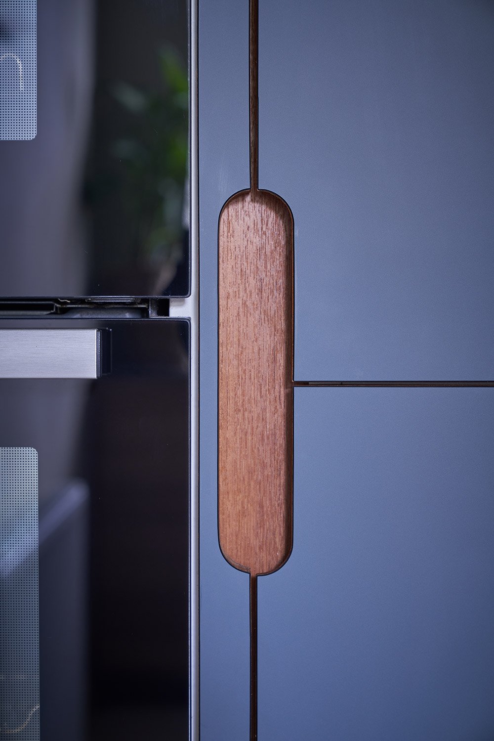 4-7-simon-muir-handbuilt-door-detail-kitchen.jpg