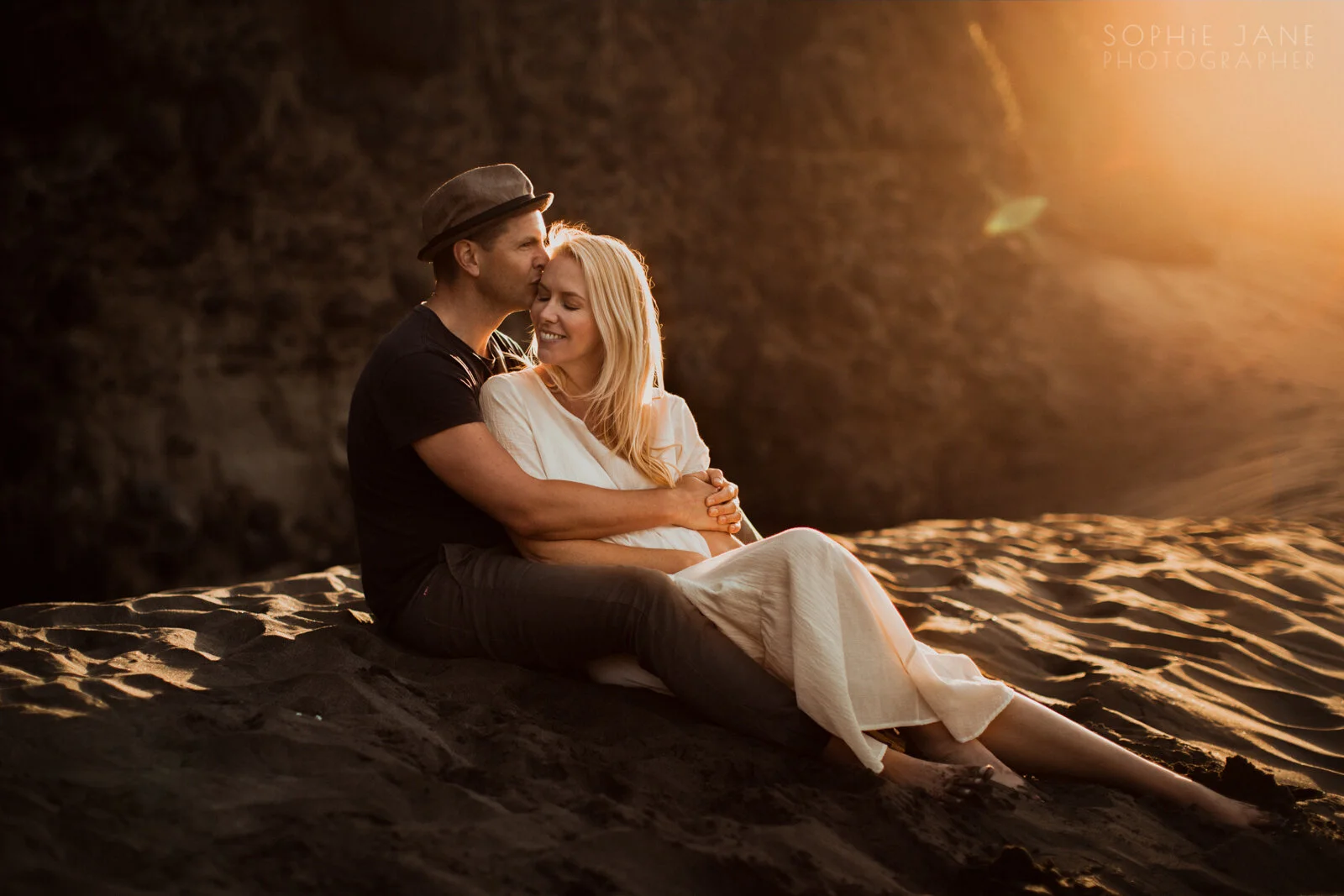 golden hour couples photography at the beach (Copy)