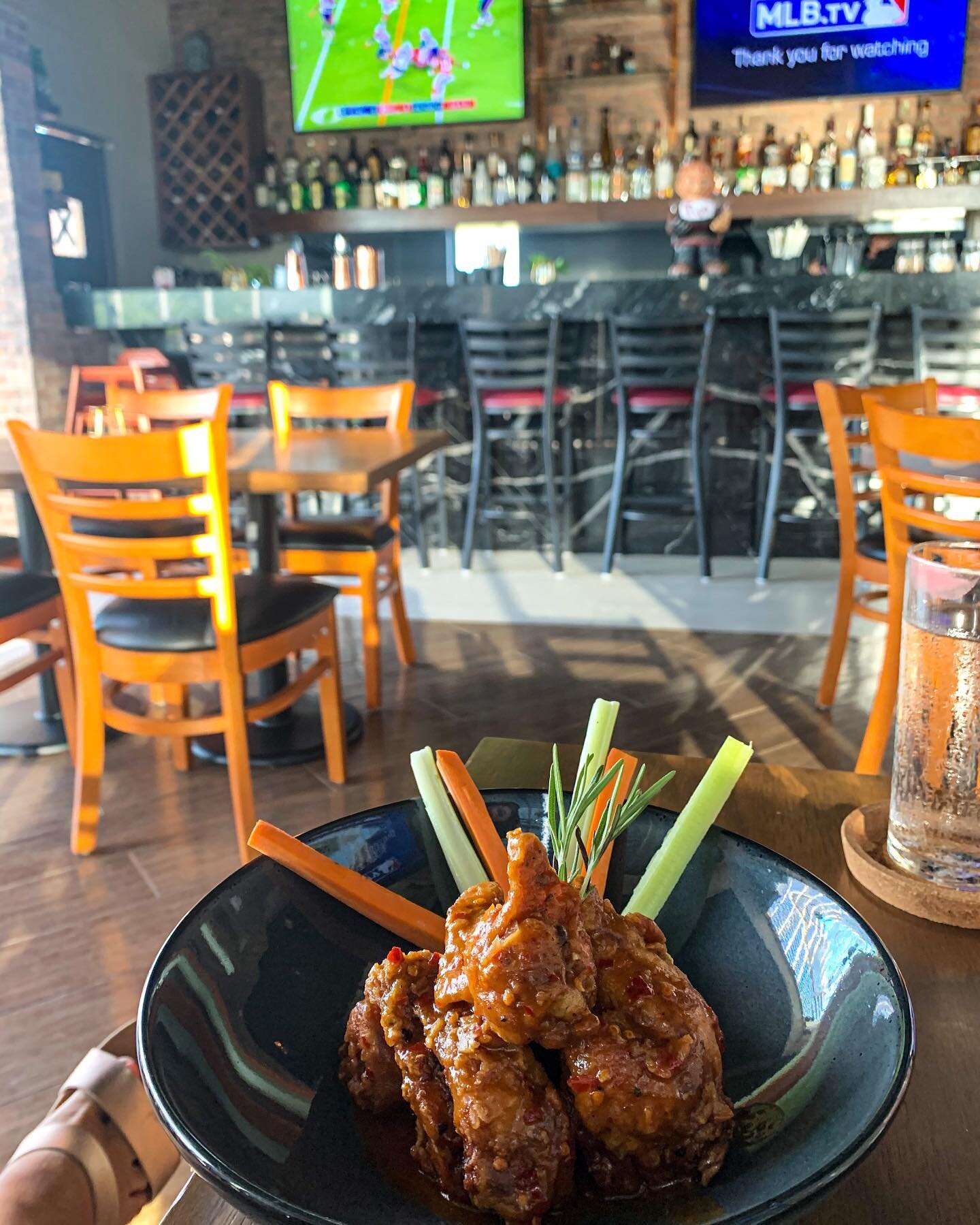 Super Bowl Sunday is upon us. Who you got Cabo? Chiefs or Bucs?!

🆆🅷🅰🆃 If you're looking for a good place to kick back, relax, enjoy a Mezcalita and cheer on your team, this is your spot. The food is top notch and the menu is huge. We recommend t