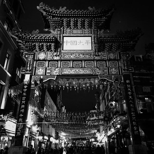 ⛩⛩⛩ C H I N A T O W N

#likeatourist #chinatown #london #ldn #omneari #neari #mayfair #itsbeenalongtime #londonclassic #blackandwhite #blackandwhitephotography