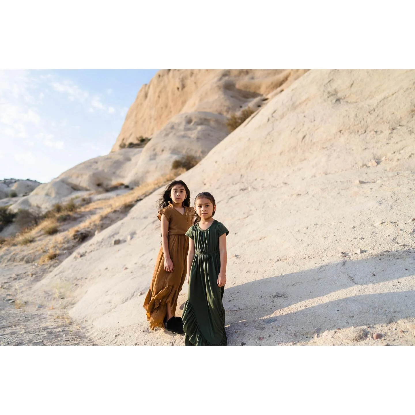 Sisters in the desert! 👯‍♀️ 🏜 
@tinamzuniga 
.
.
.
#wedding #weddingphotography #bride #portraitphotography #portrait #riversidecalifornia #riversidephotographer #southerncaliforniaphotographer #southerncaliforniawedding #socalphotographer #ph