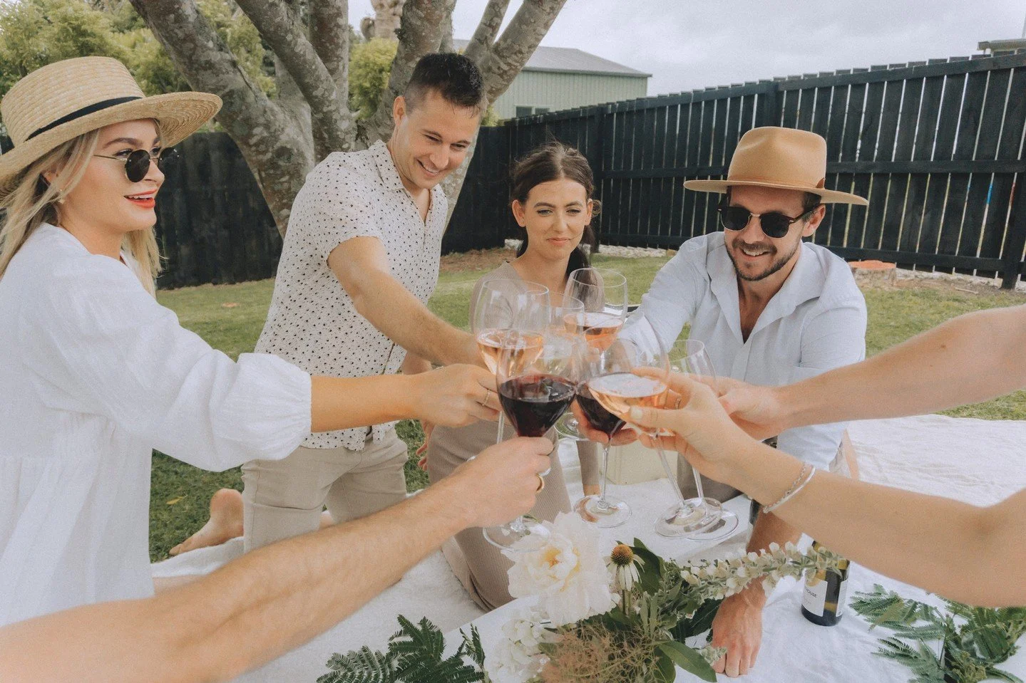 Sunshine sipping with pals - nothing beats it 🌞⁠
⁠
#alwayssummersomewhere #summerhousewine #marlboroughwine