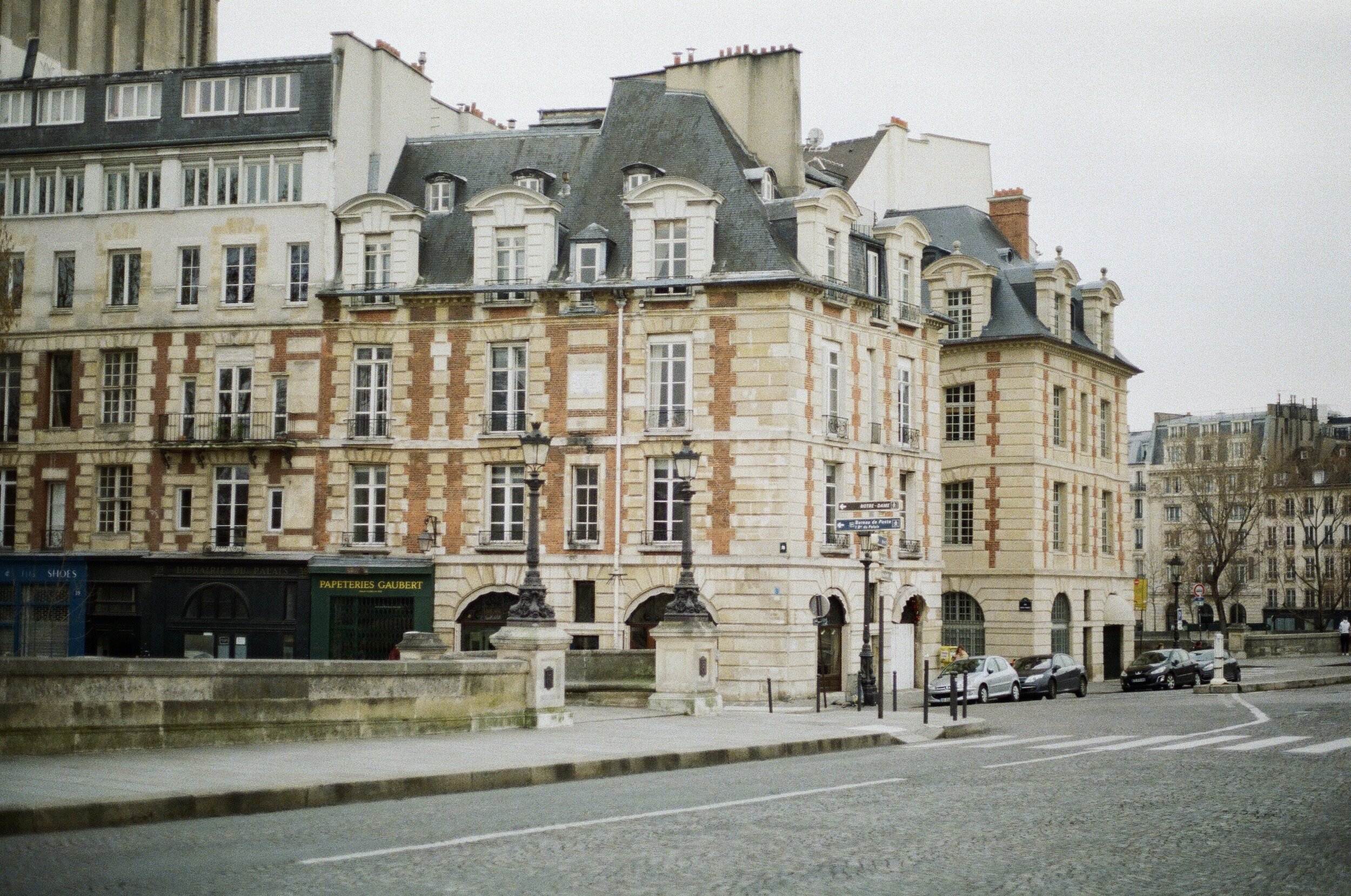   Noon, as the lockdown began, on Pont Neuf. Tuesday, March 17th.  