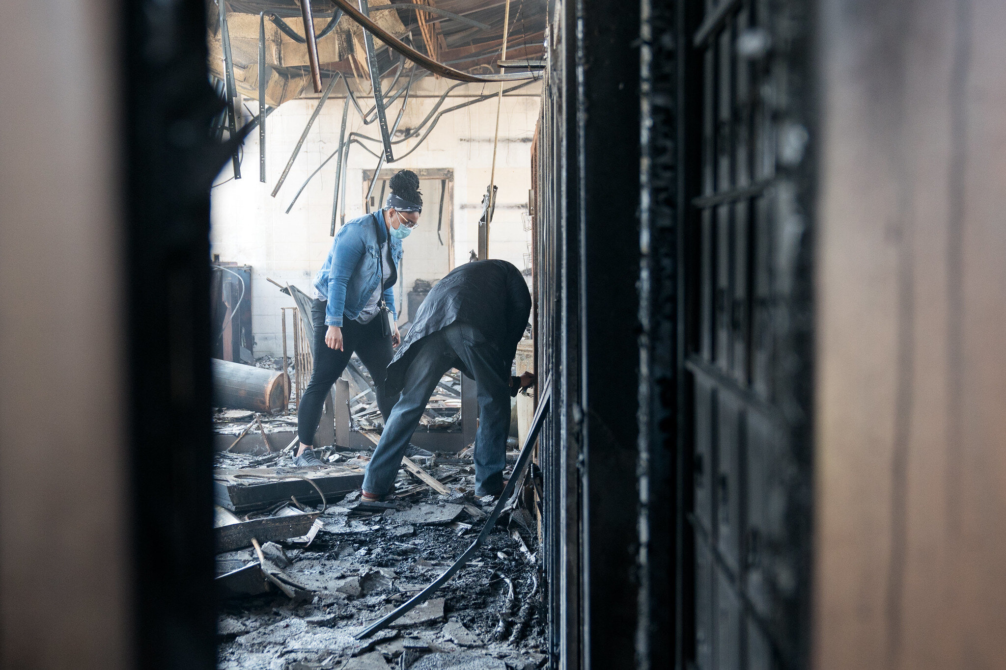  The US Post Office destroyed in Minneapolis, Minnesota. A couple tries to get into their PO box; their stimulus check is in there… 