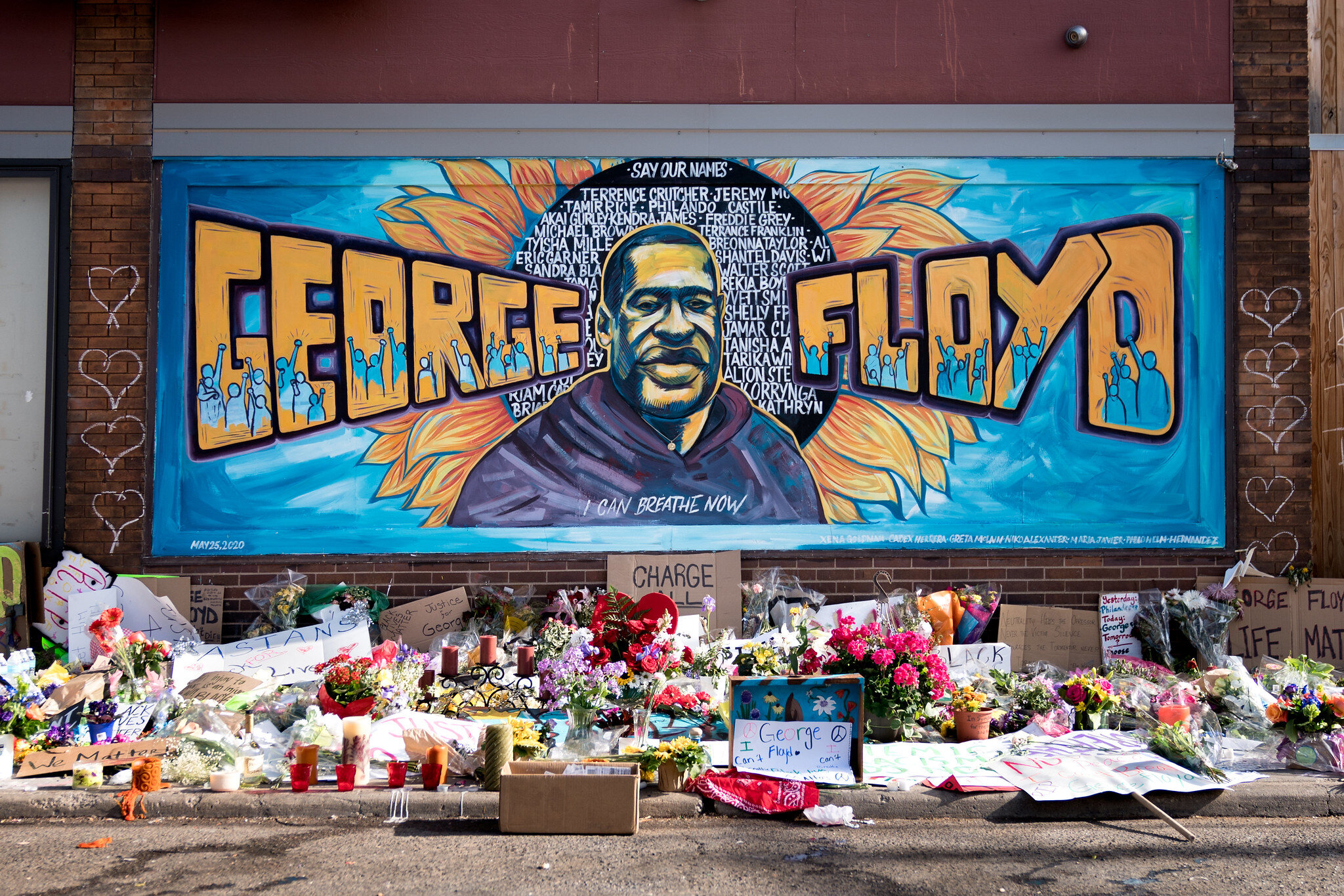  The George Floyd mural outside Cup Foods at Chicago Ave and E 38th St in Minneapolis, Minnesota. 