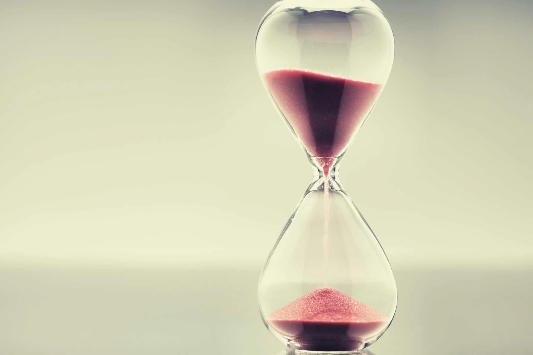 Hourglass representing the time needed to write the eulogy