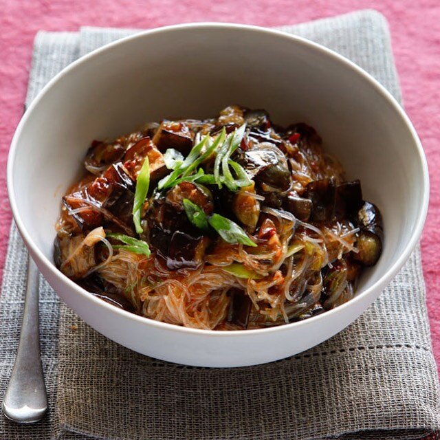 I know what I&rsquo;m having for dinner tonight! Sichuan eggplant with noodles. Super easy and delicious. Recipe on the blog. Am I the only one who starts thinking about dinner at breakfast? Is this lockdown sending us crazy? #isocooking2020 #healthy