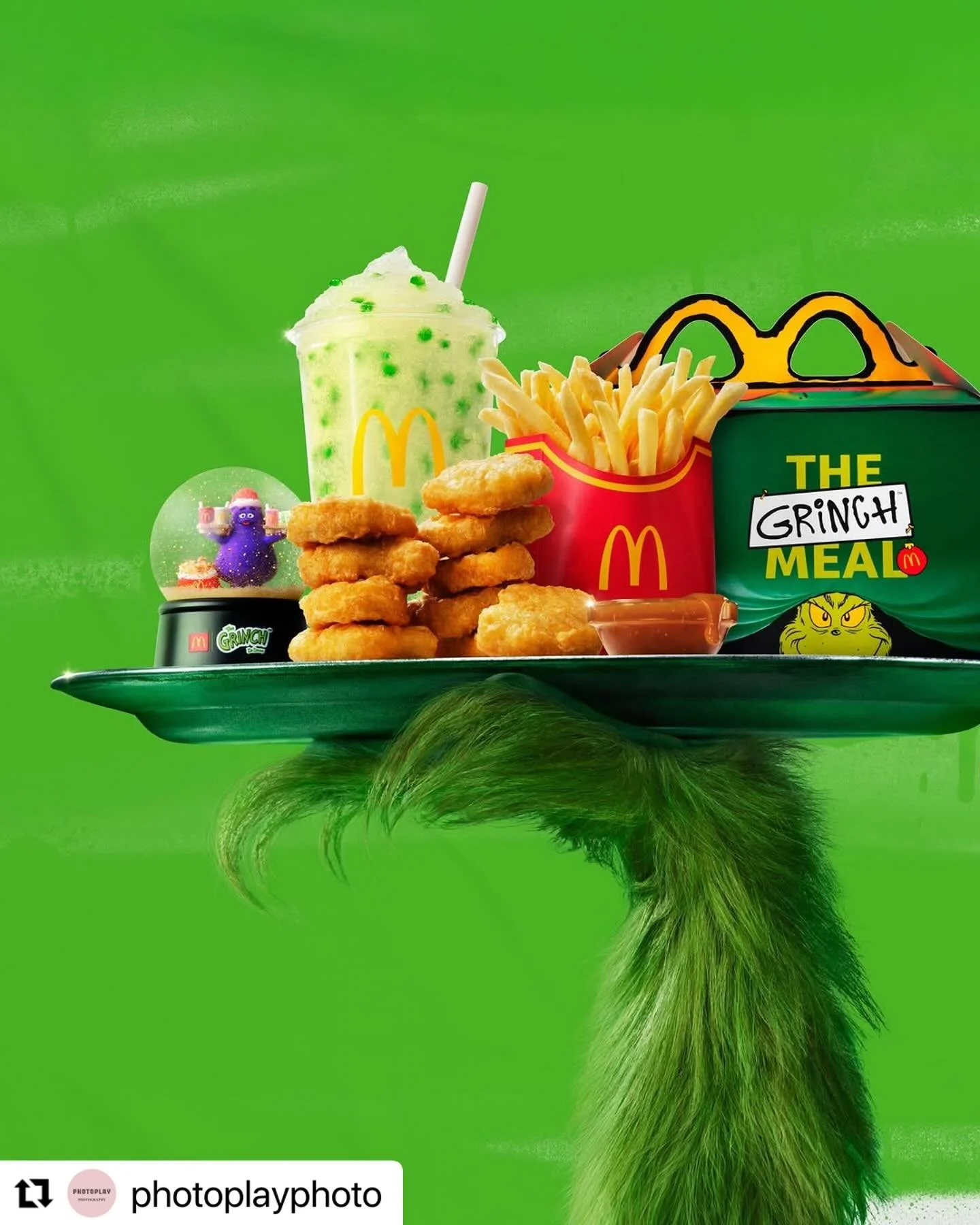 ・・・
Naughty list? We&rsquo;re here for it. 💚 @bonniecoumbe captures the chaos as the Grinch crashes Christmas with @carolinevelik for @mcdonaldsau via @wk_sydney.

Group Creative Director @chri.s.w 
Group Creative Director @unbeleibowitz 
Senior Cop