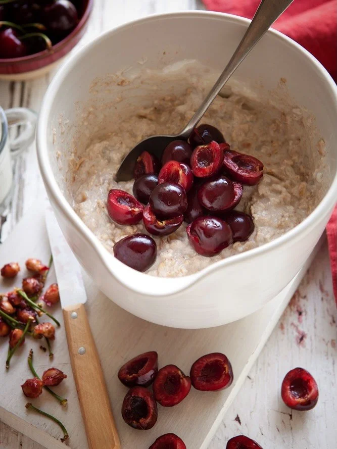 When it&rsquo;s too hot for traditional porridge, why not try some Bircher muesli ( overnight oats). 📷 @marinaoliphant_photographer recipe and styling @carolinevelik #birchermuesli #ᴏvernightoats #porridgeoftheday