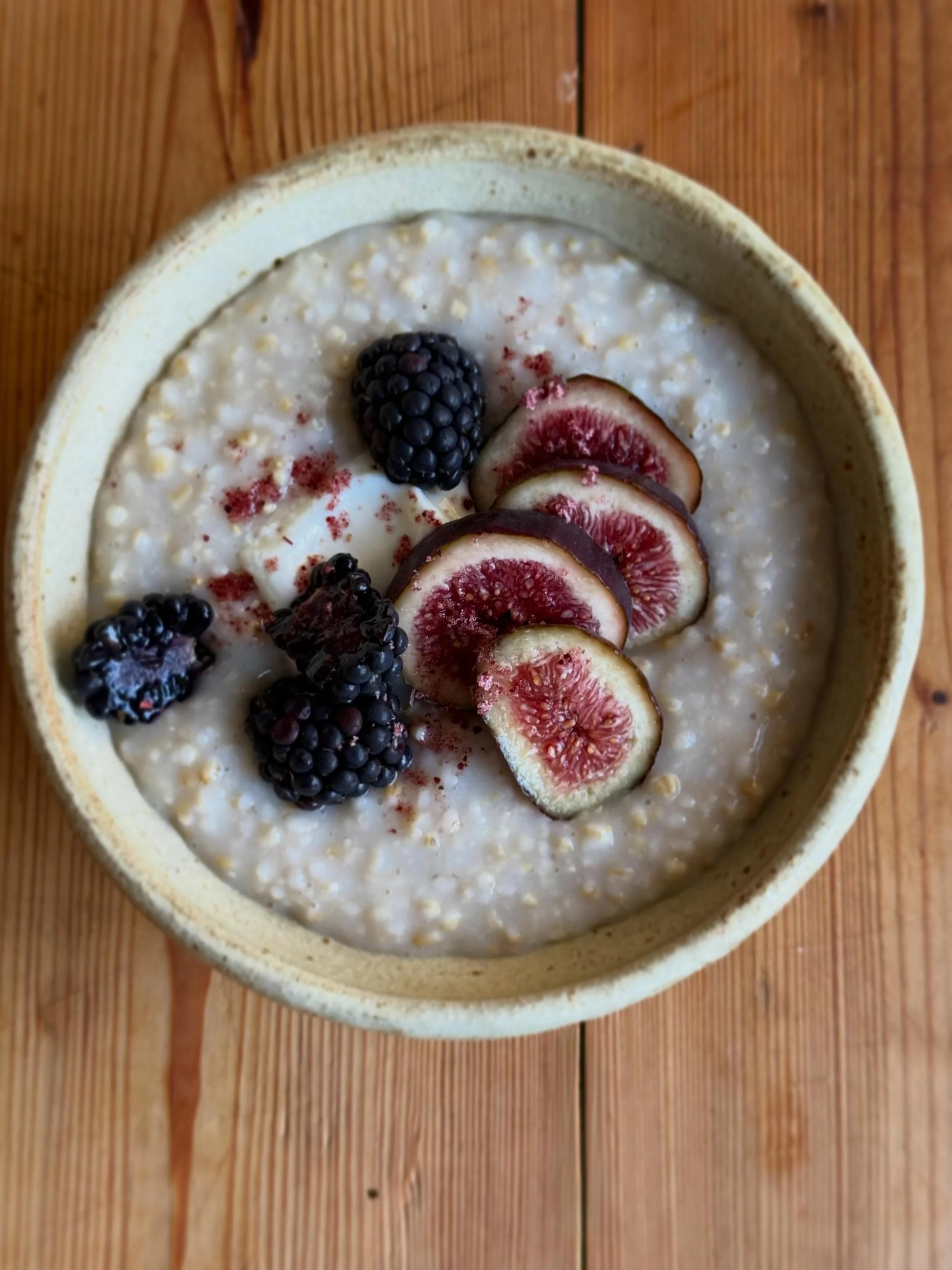 Today&rsquo;s porridge- @dadsoats steel cut oats, fig, blackberry, yoghurt, Davidson plum sugar in a favourite bowl, because the bowl is important too. #porridgeoats #porridgepassion #porridgebowl