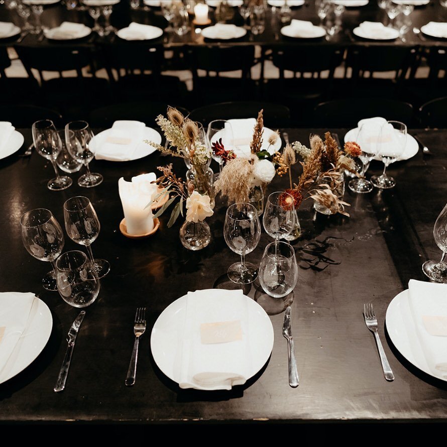 🖤 Seasonal, wild, and free⁠
⁠
Killer florals for an amazing couple by the delightful @lokaleblumen⁠
⁠
Ali knew exactly how to take the vibe of the venue (@urban_winery_sydney) and create the perfect pairing of seasonal and stylish florals. The bud v