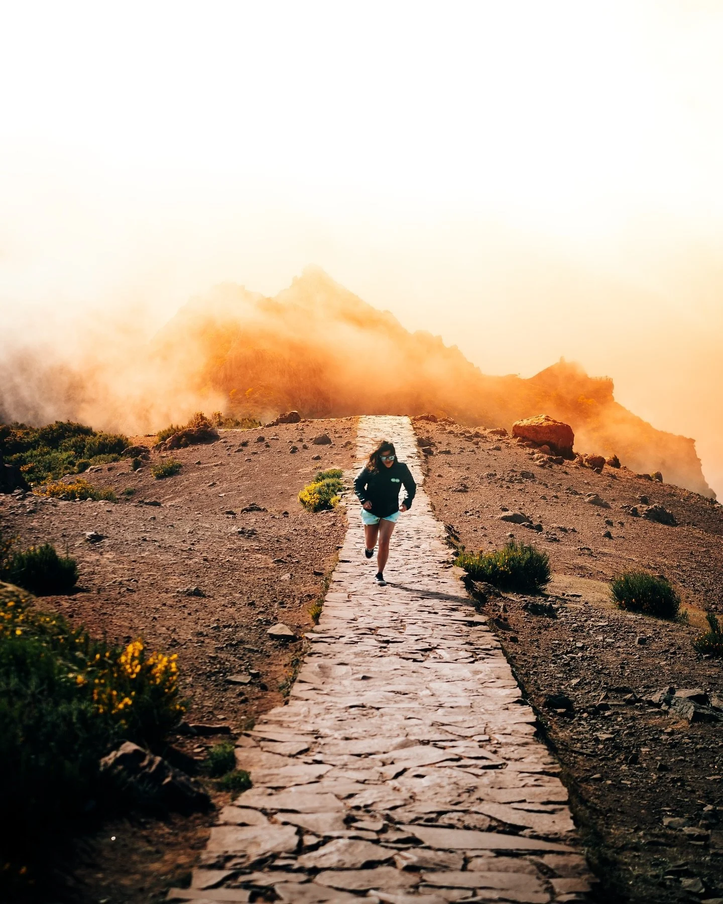 Fiery Golden Hour in the Mountains ⁣
⁣
#visitmadeira #visitportugal #stayandwander #explorenature #mountainphotography #viewfromthetop #madeiraisland