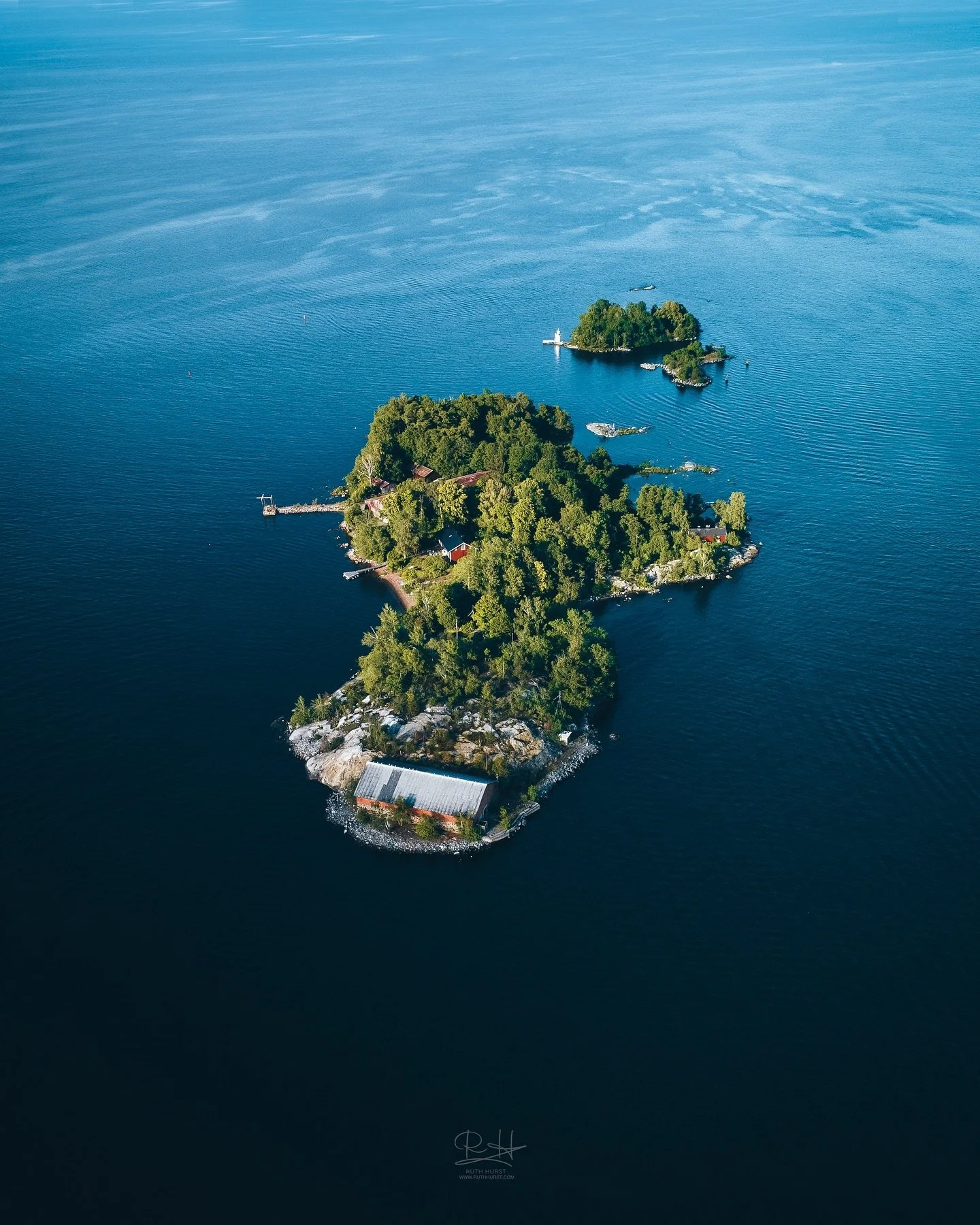 Just one of Sweden&rsquo;s 267,570 Islands. Here&rsquo;s a fun fact, did you know that Sweden is the country which has the most islands in the world?⁣
⁣
@visitstockholm @visitsweden #nordicescape #islandescape #visitsweden⁣
#summerinsweden #sweden_by