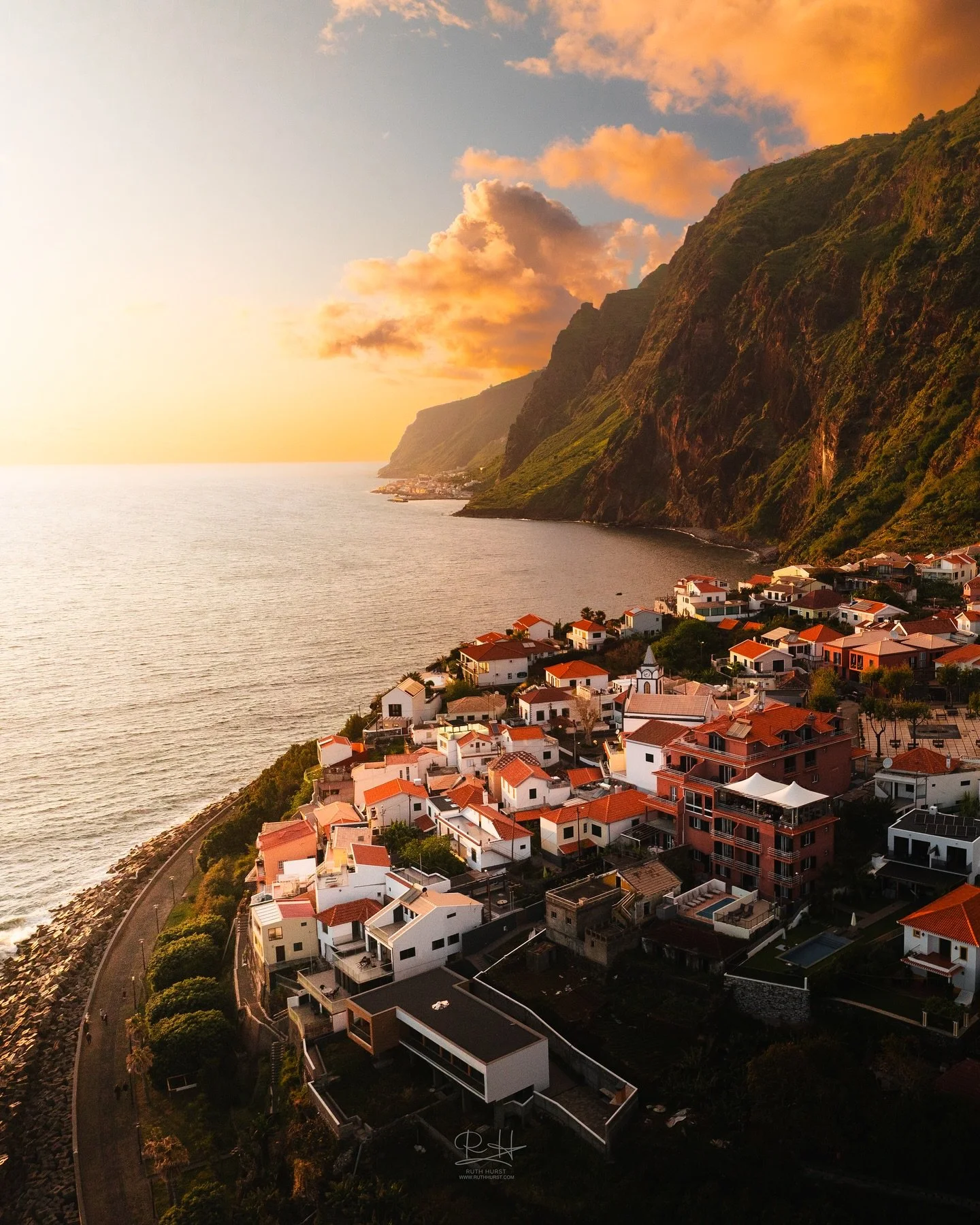 Sunsets on the west coast⁣
⁣
Well Howzit! Can't leave it another full year without uploading! Enjoy a sunset banger from my home from home - Madeira 🫶🏾
⁣
#djimavic3 #visitportugal #madeiraisland #fromwhereisit #dronepointofview #aerialphoto #westco