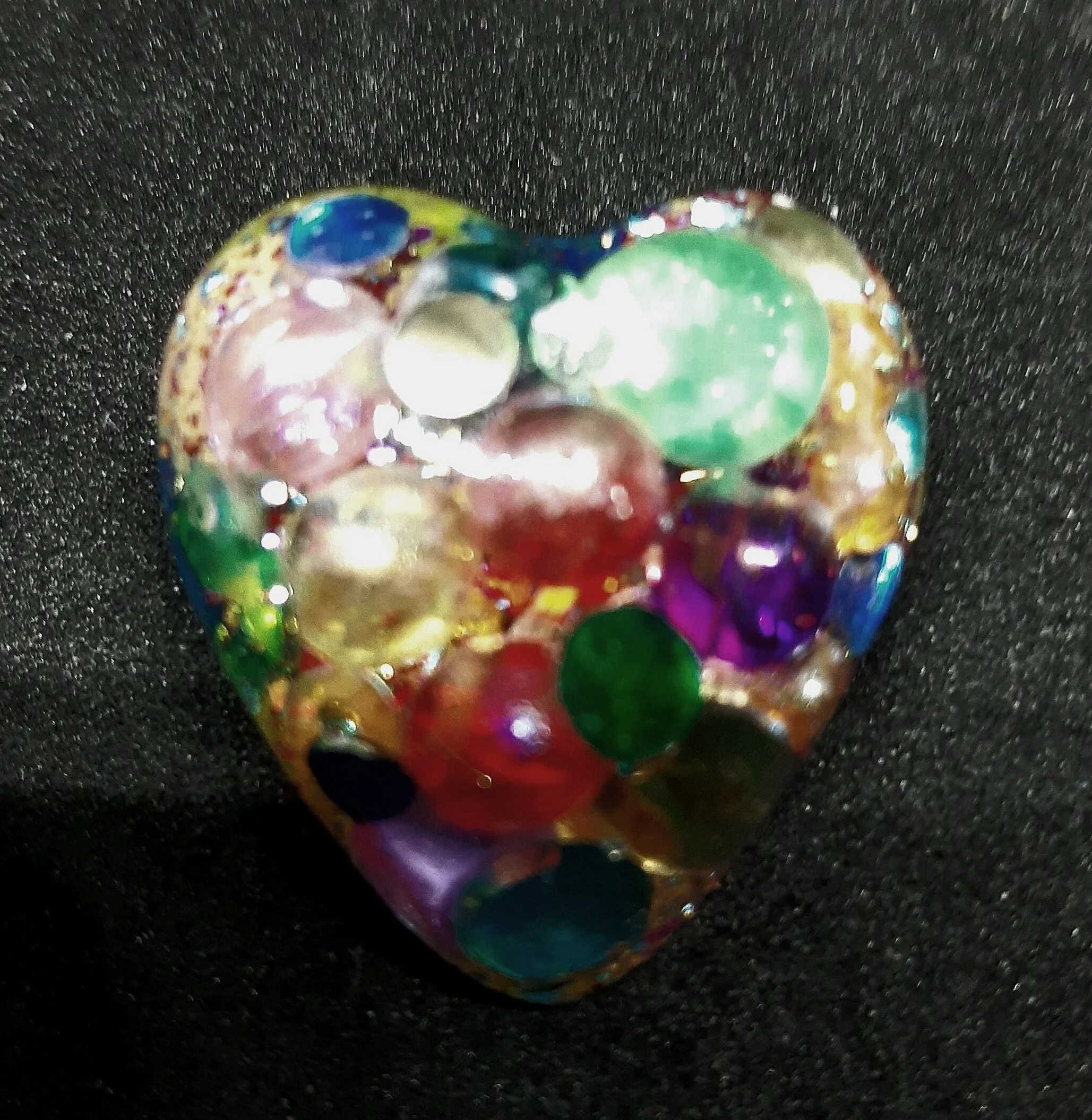 Resin8+rainbow+heart+brooch2.jpg
