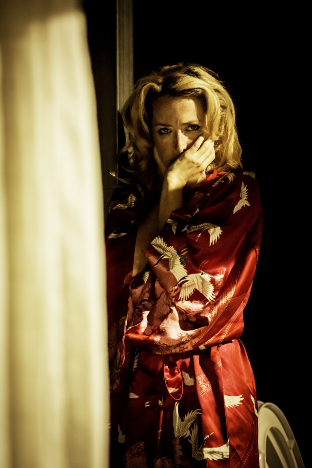 6-Gillian-Anderson-as-Blanche-DuBois-in-A-Streetcar-Named-Desire-at-the-Young-Vic-Photo-by-Johan-Persson-04897-e1409564880533.jpg