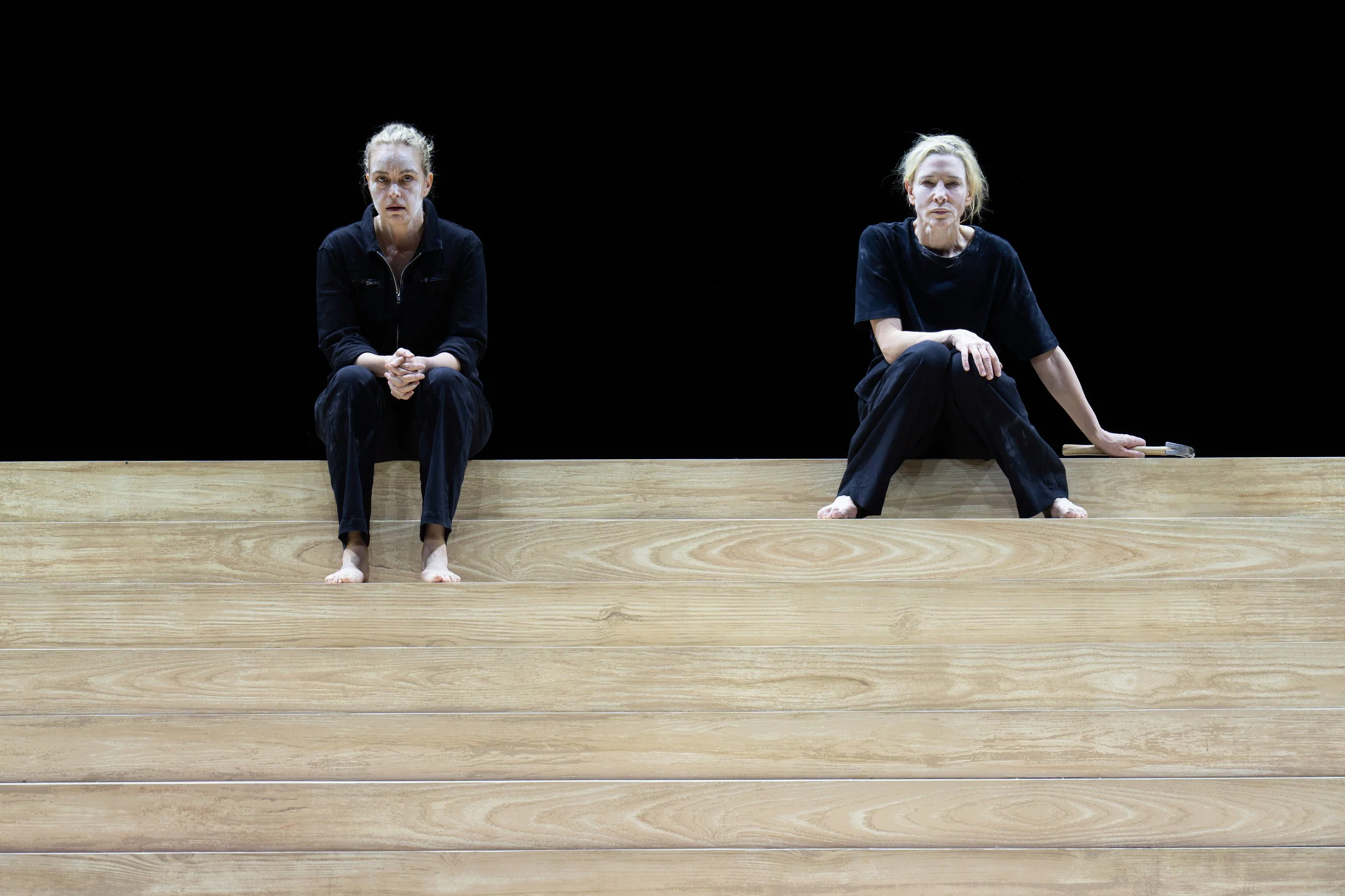 Nina Hoss (Clytemnestra) and Cate Blanchett (Electra) in Electra Persona at the National Theatre. (c) Monika Rittershaus 060.jpg