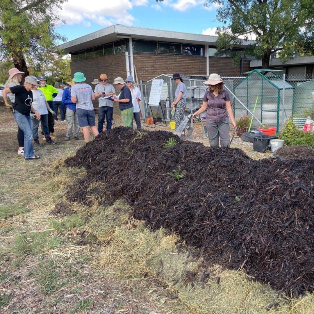 Pictures from our Hugelkultur workshop at the Hughes Community Garden this past Autumn! 

In this free workshop, participants got their hands dirty and made a &quot;H&uuml;gelkultur&quot; bed: a moisture-retaining and nutrient-rich raised garden bed 