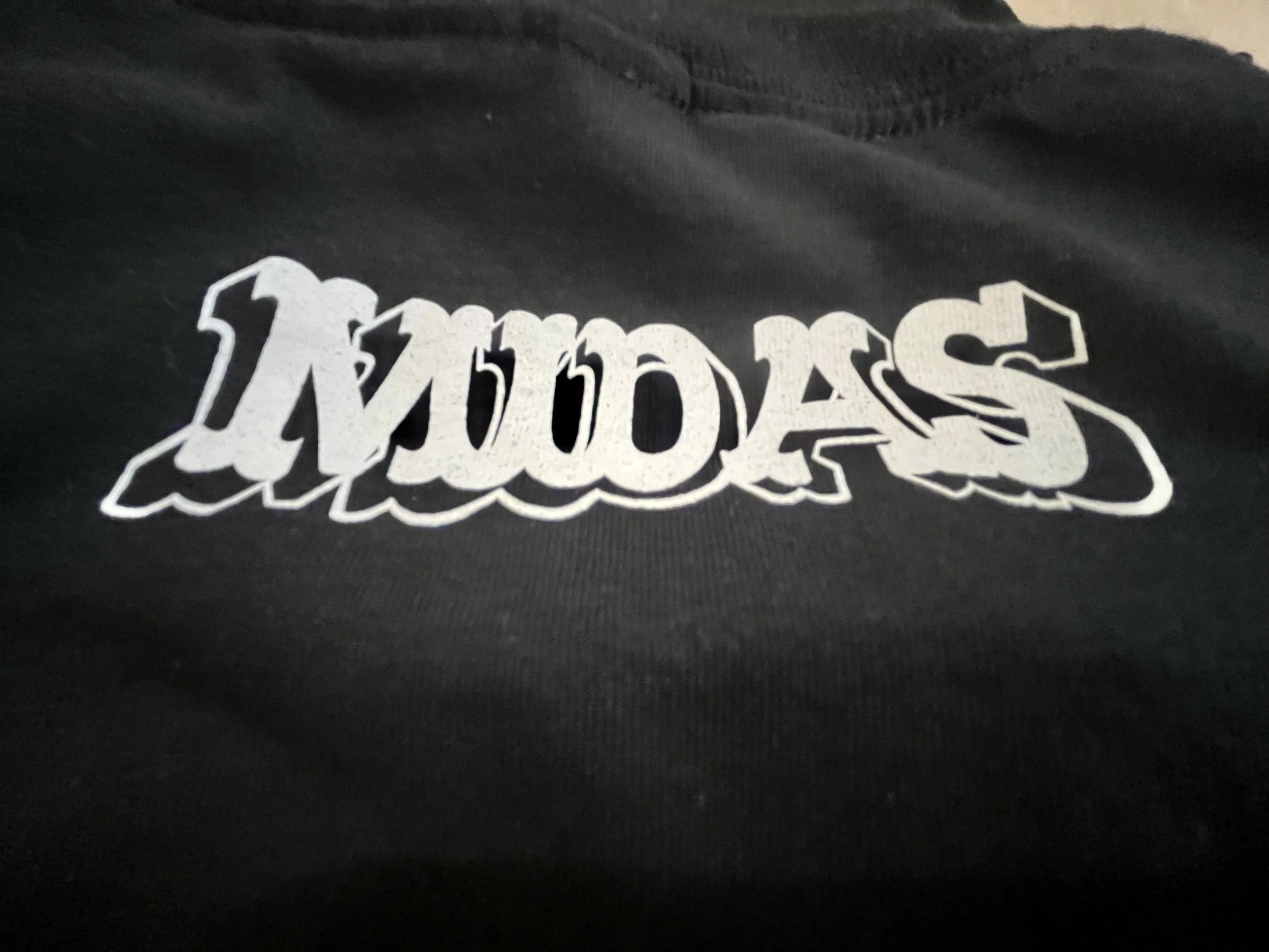 'MAD' MIDAS NECK LOGO
