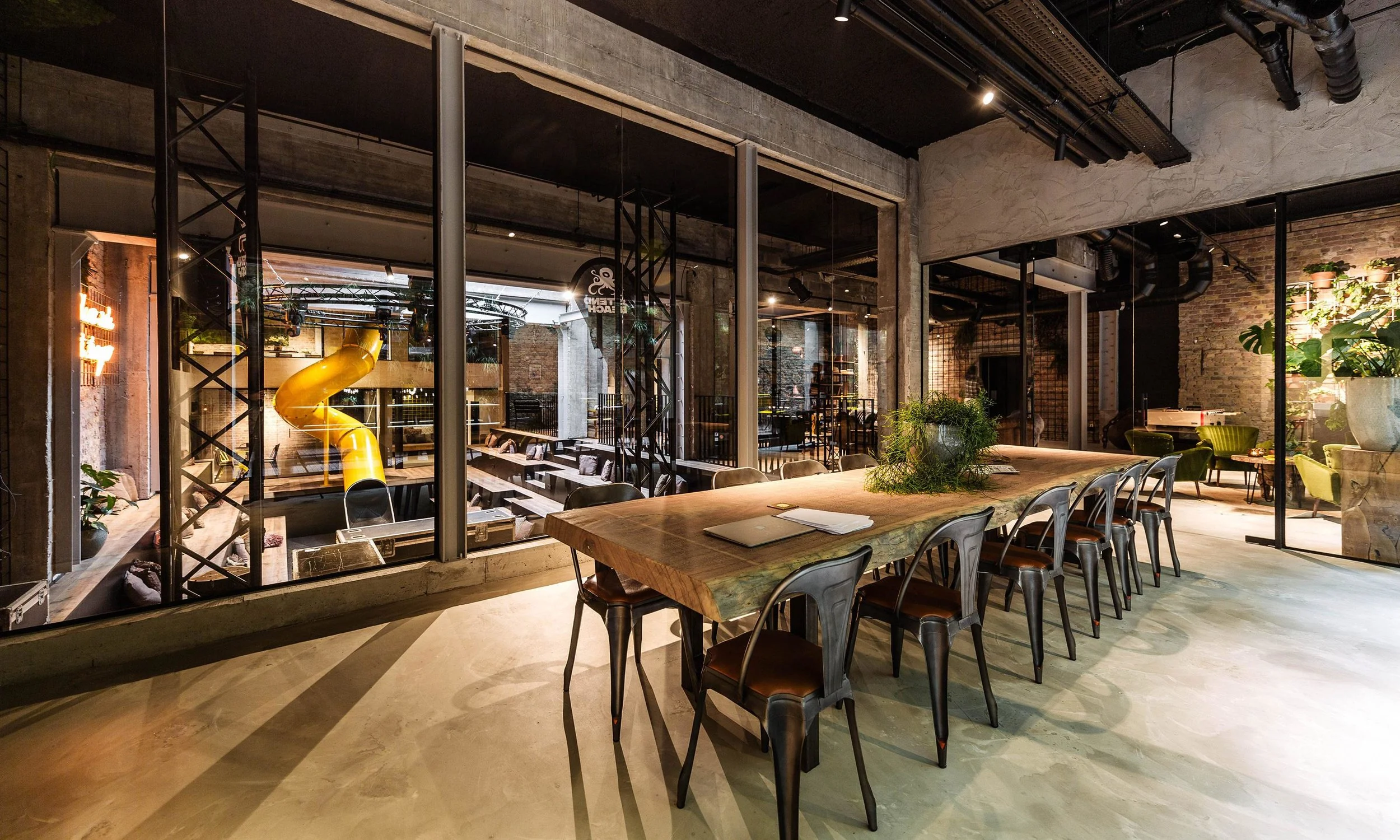 upstairs-3000x1800-meetingroom.jpg
