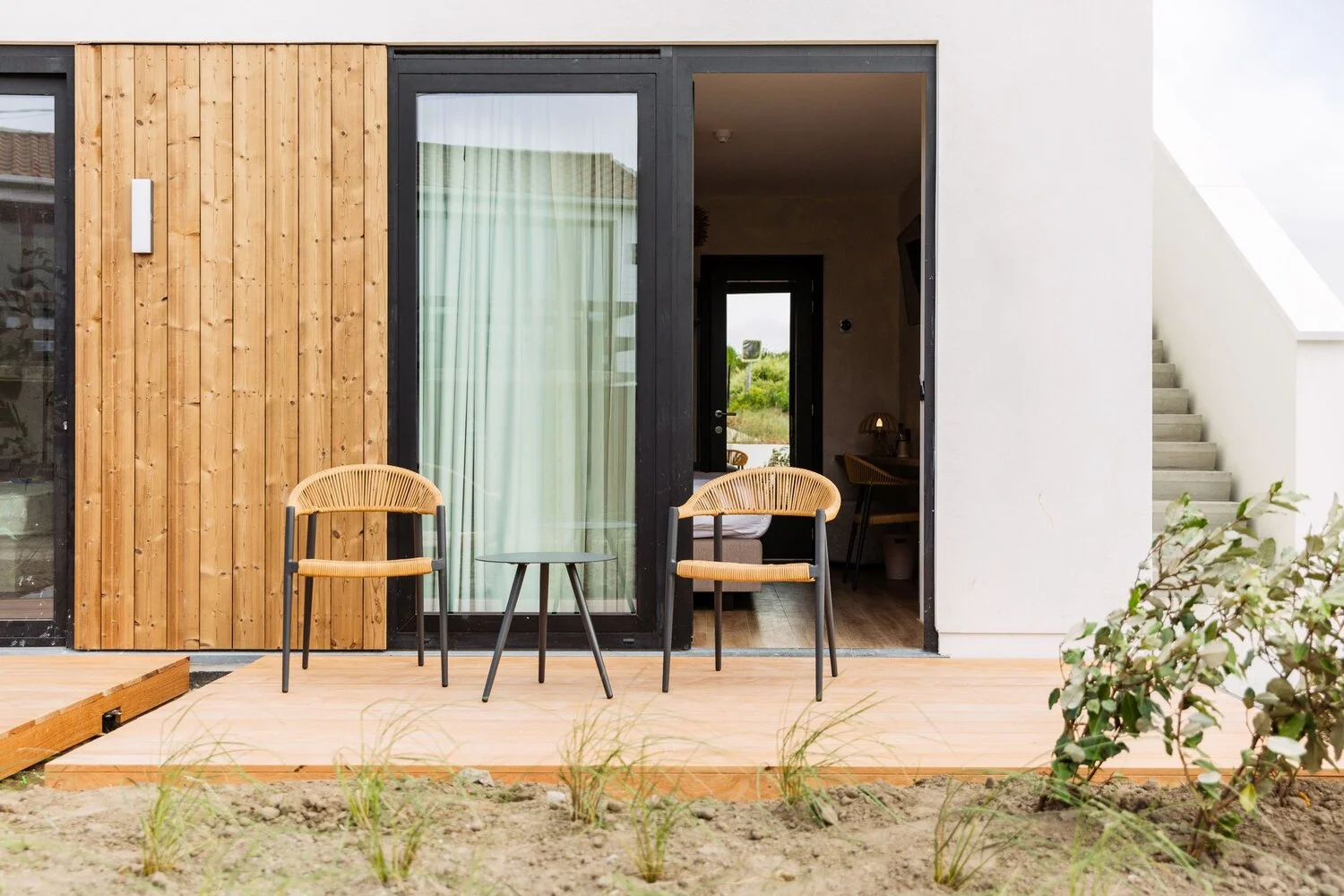  Warm tones and natural materials. 