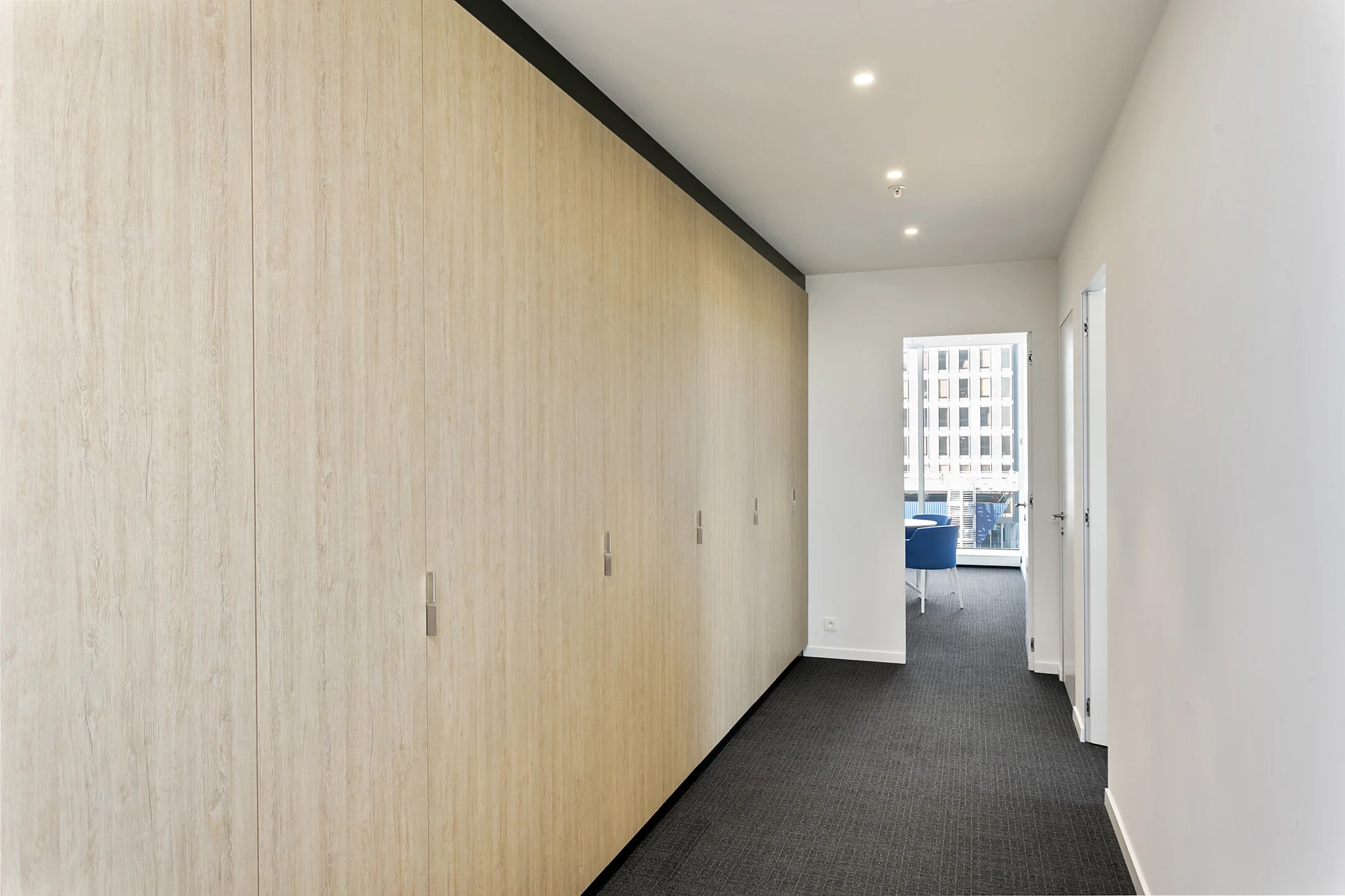  Create a warm and pleasant office environment. 