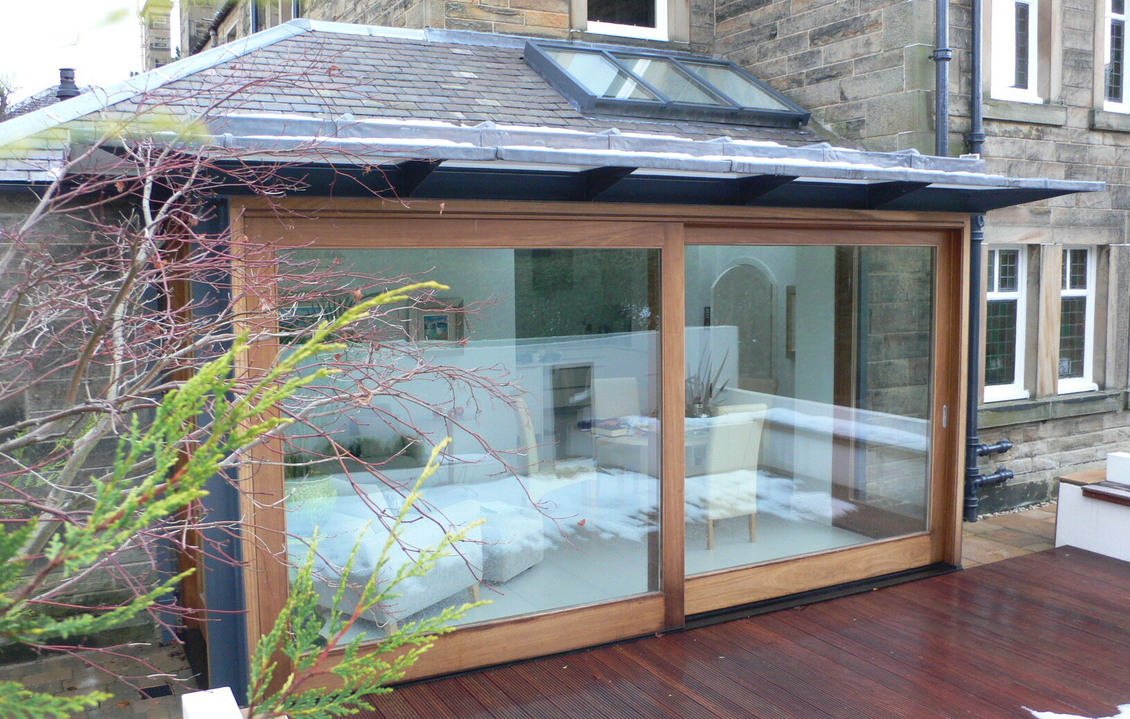  The existing outbuilding was transformed by the addition of a contemporary ‘bay window’ extension. 