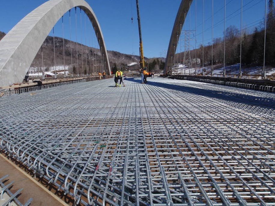 Roads &amp; Bridges Case Alert: Two large and unique projects in different climates rely on hot-dipped galvanized reinforcement