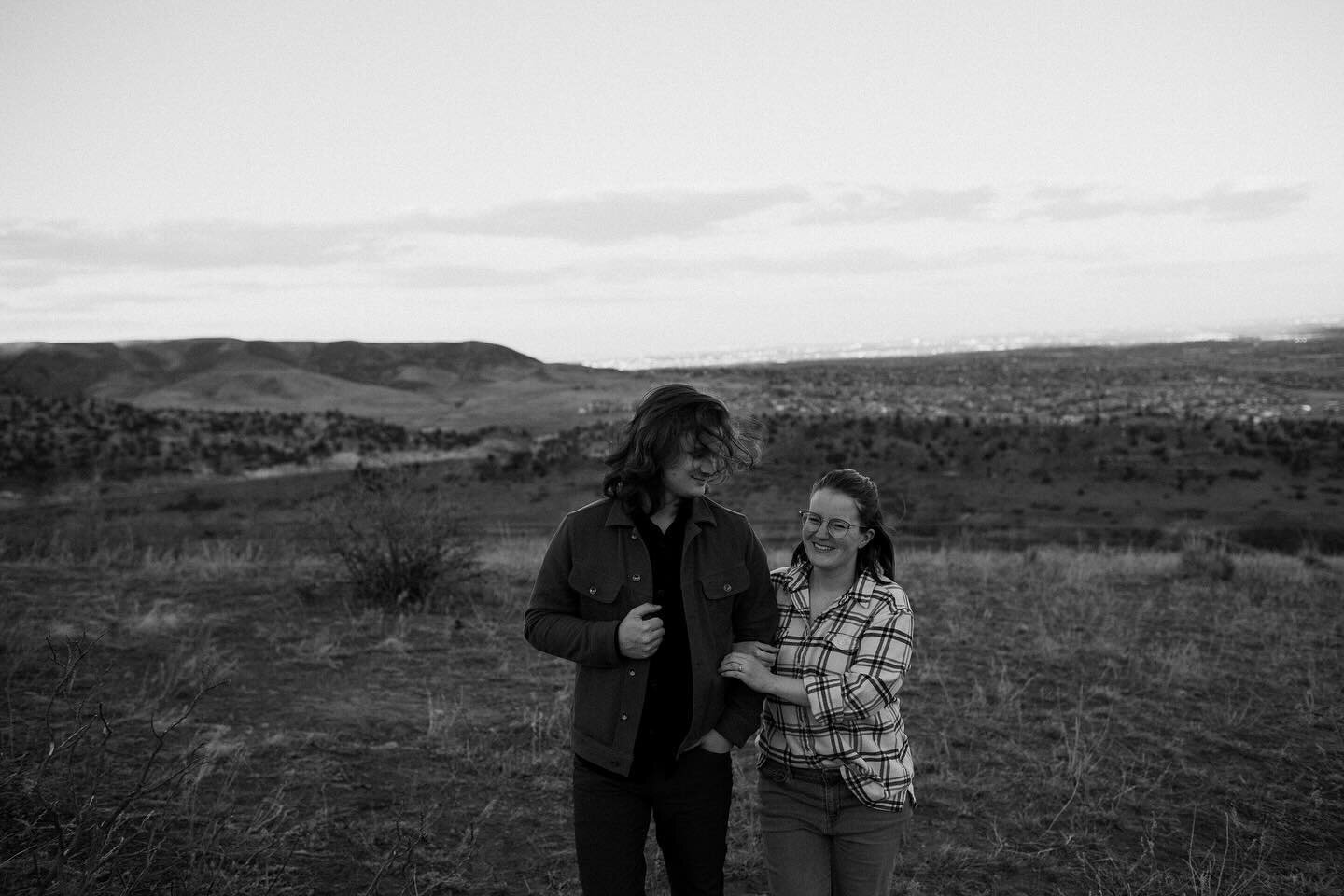 Swipe to see how green the grass is looking! This is my second spring in Colorado and I am so happy to have vibrant green grass from all the snow and rain from this winter! Also aren&rsquo;t Luke and Koral the cutest?! We had so much fun exploring la