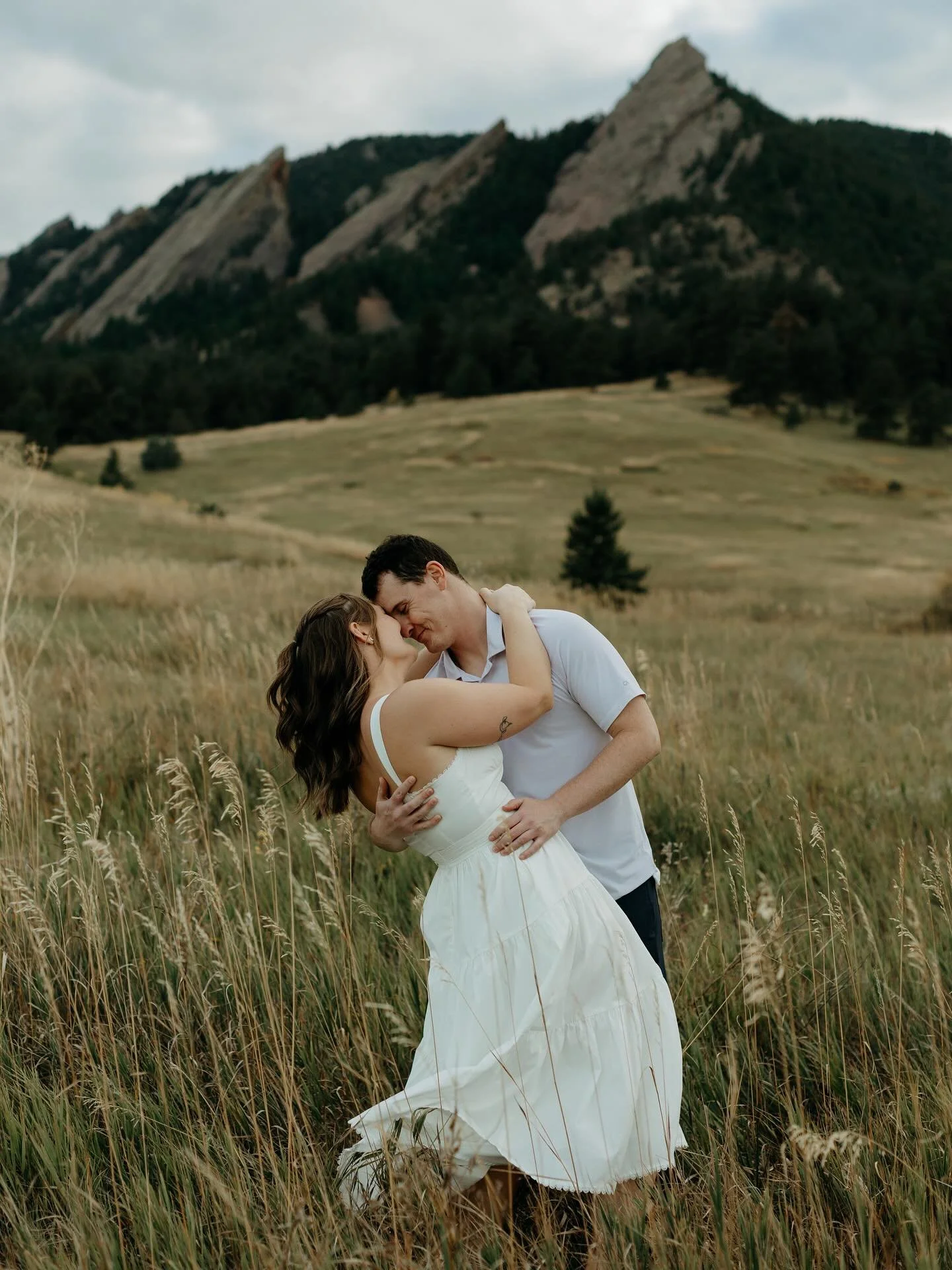 Fall engagement photos in Boulder with the sweetest couple ever. Erin and Will are a vibe! 💍