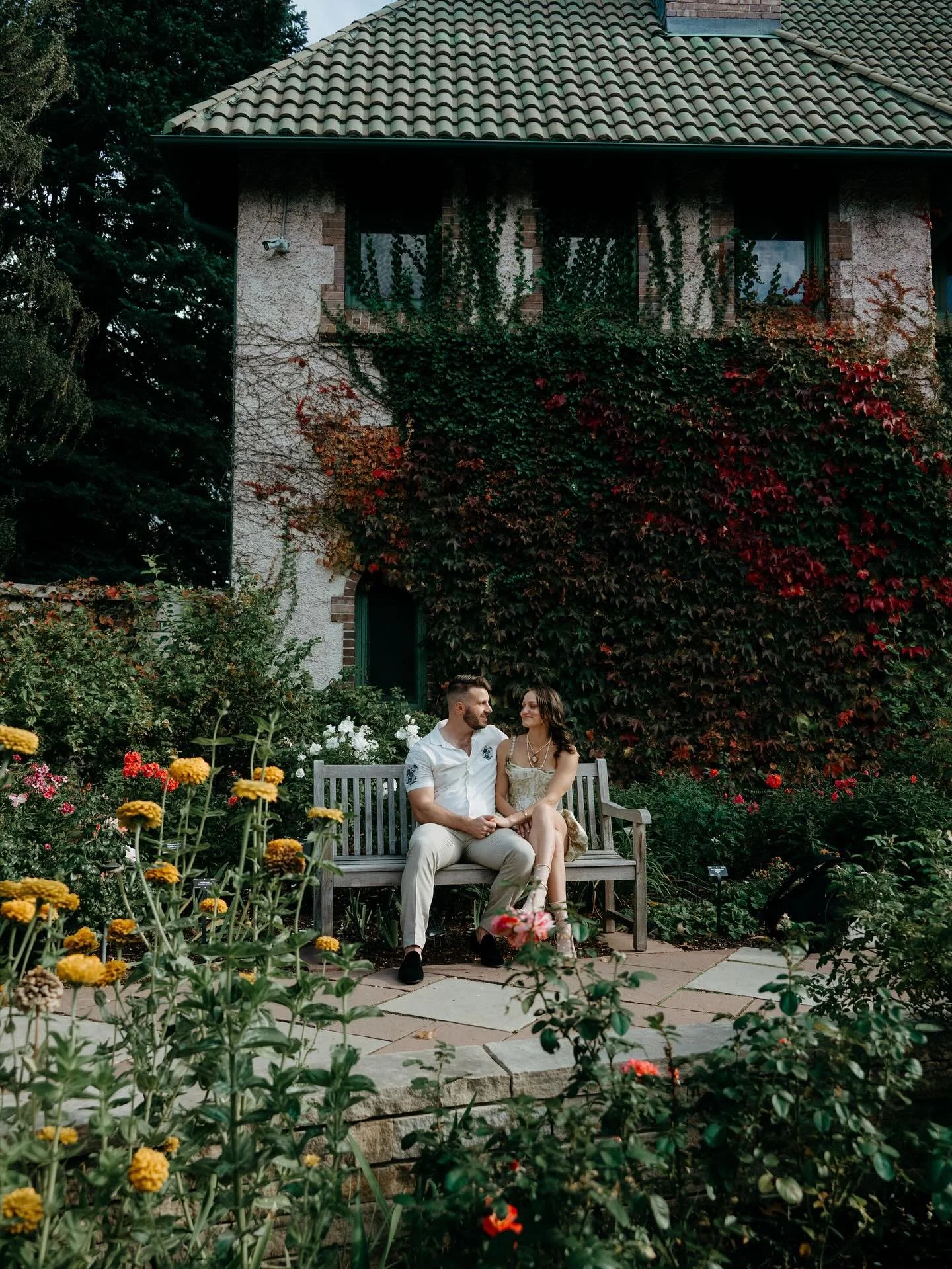Our team adores surprise proposals with all the garden, greenery and floral vibes!  Congrats to William and Leisa! 💍