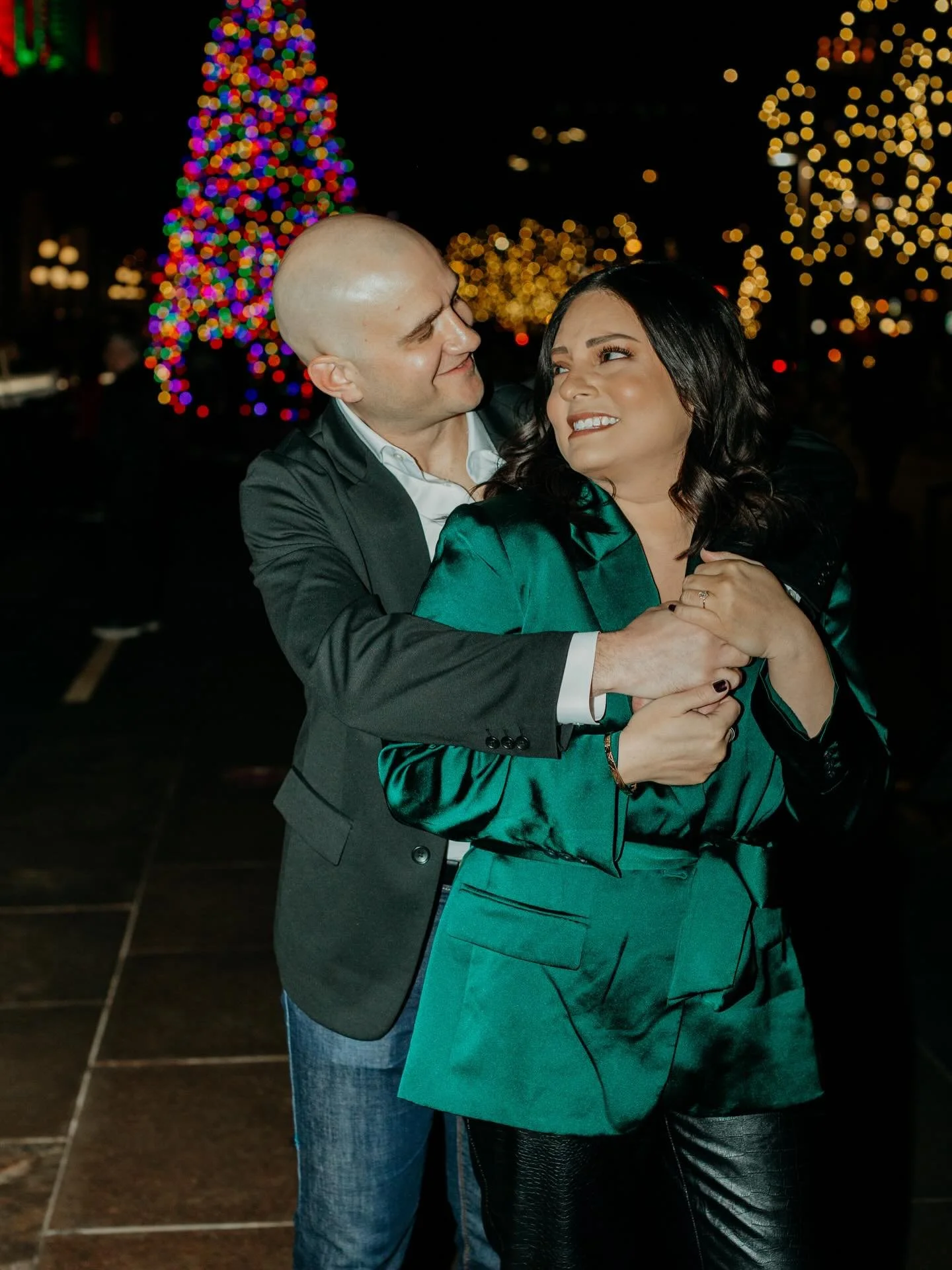 Sharing Brianna and Kyle&rsquo;s festive night time surprise proposal today at Union Station the week before Christmas!🎄Congratulations 🍾🎊🎉