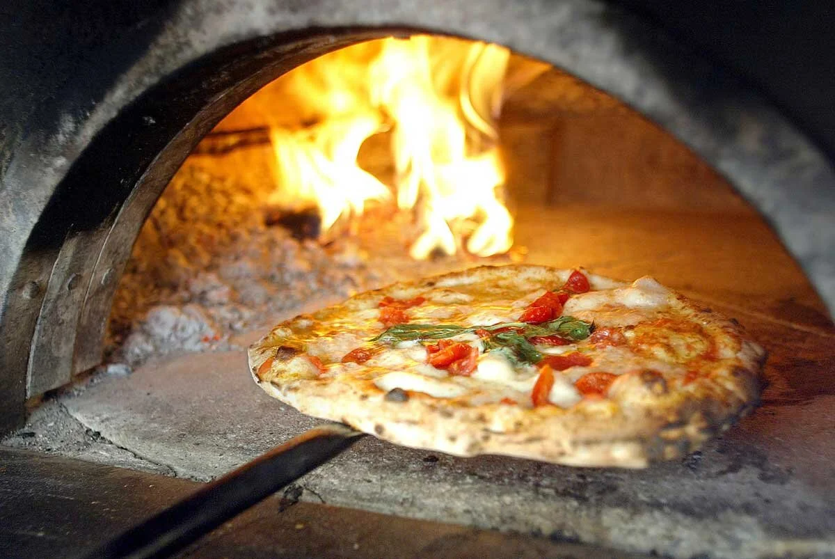 pizza-nel-forno-a-legna.jpg