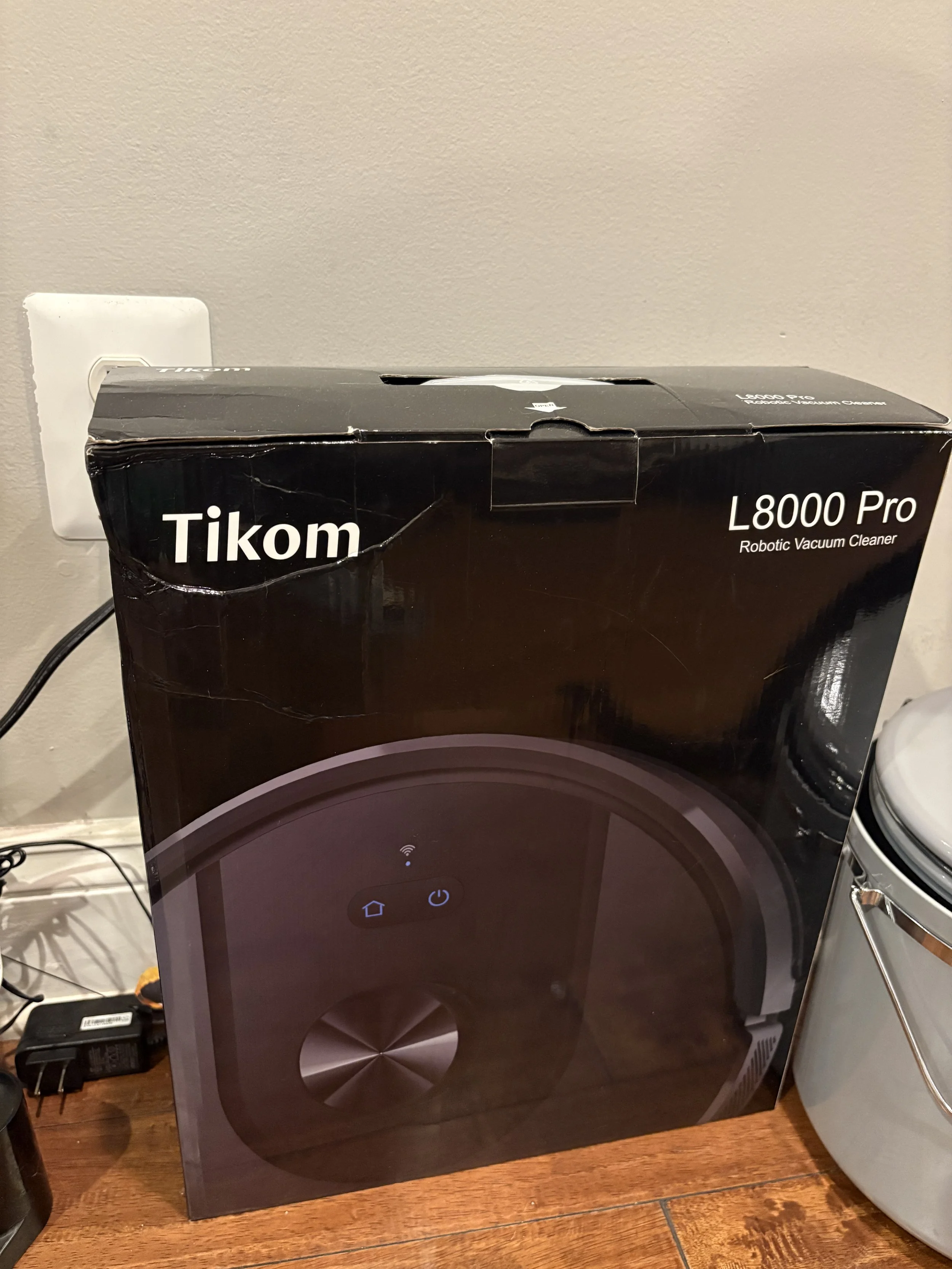 NEW Tikom Robot Vacuum