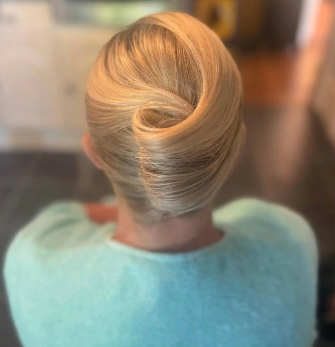 A classic style 💙

#frenchpleat #timelesshair #hairstylist #bridalmakeup #bridalhair #bridalmakeupartist #bridalmakeuplondon #hairstylistlondon