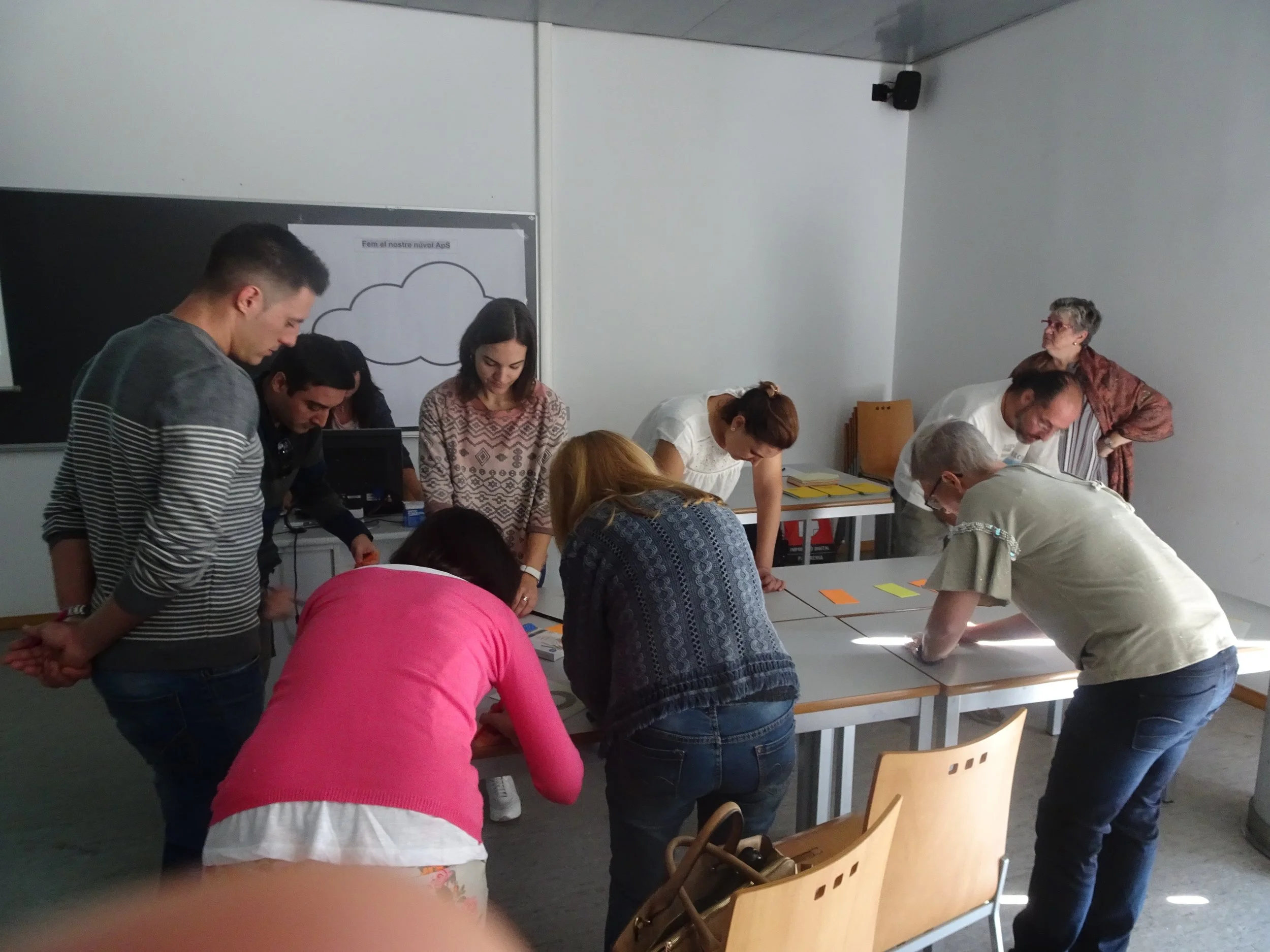 PARTICIPACIÓ DE CÀRITAS EN LA NIT DELS CIENTÍFICS EN UN TALLER SOBRE APRENENTATGE SERVEI.dsc02228