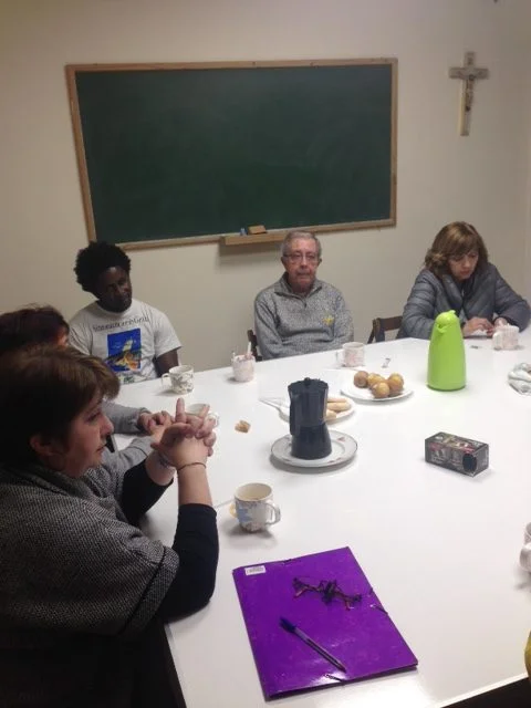 Compartim el viatge, tertúlies en la Càritas Parroquial d’Alcarràs.