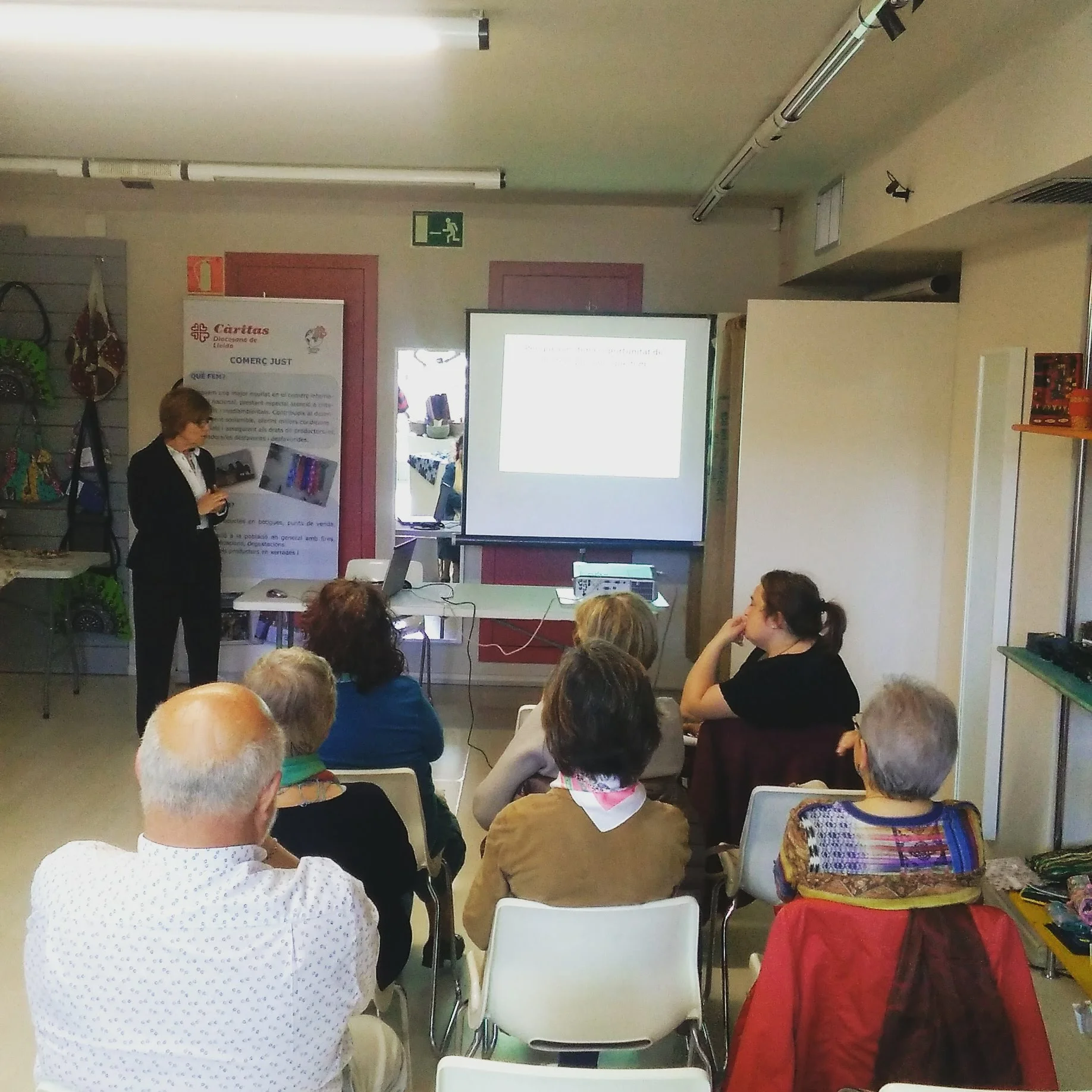 Conferències -col·loqui sobre economia solidaria a la botiga Fil per Randa