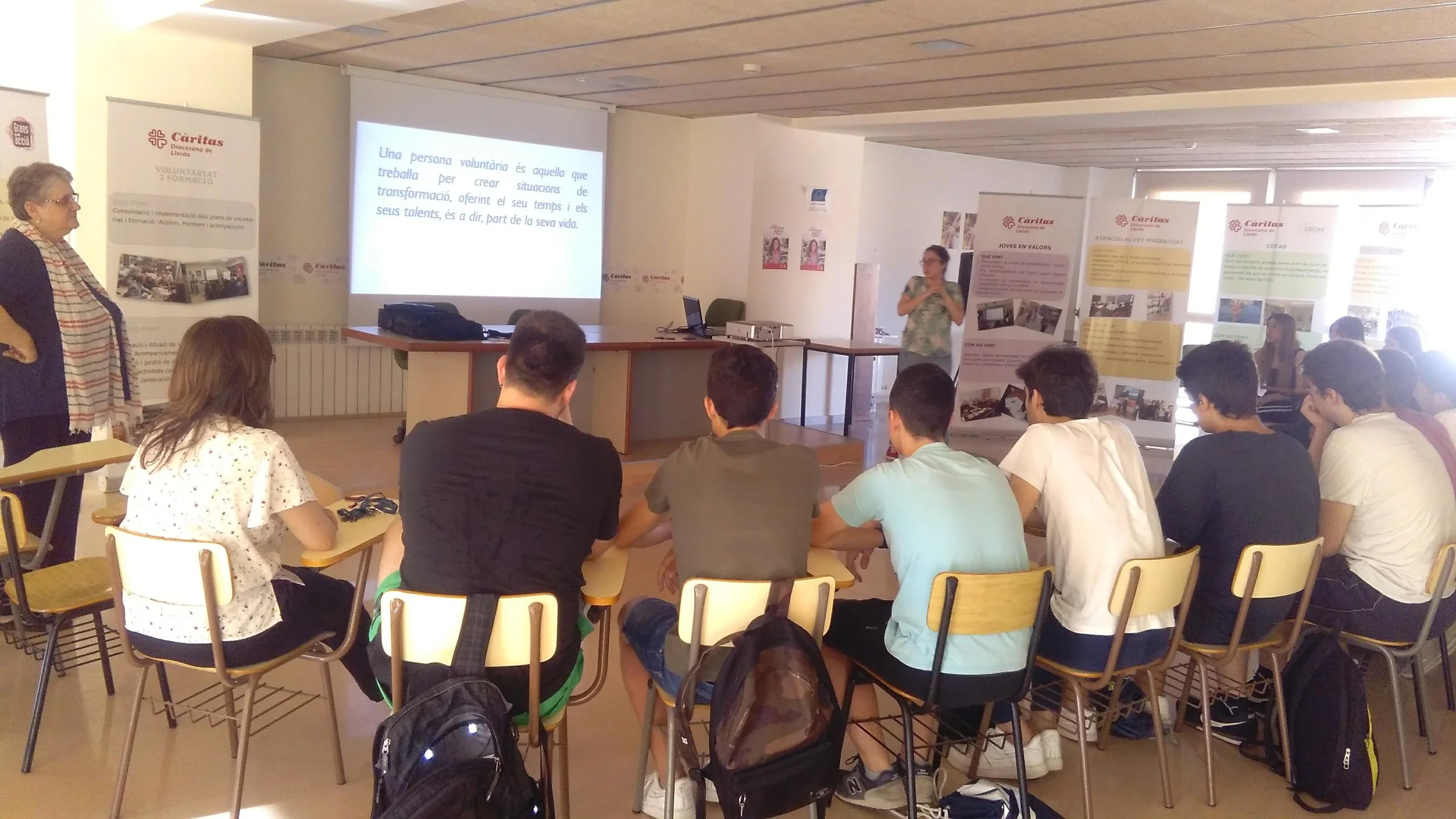 Alumnes del Col·legi Maristes visiten Càritas de Lleida