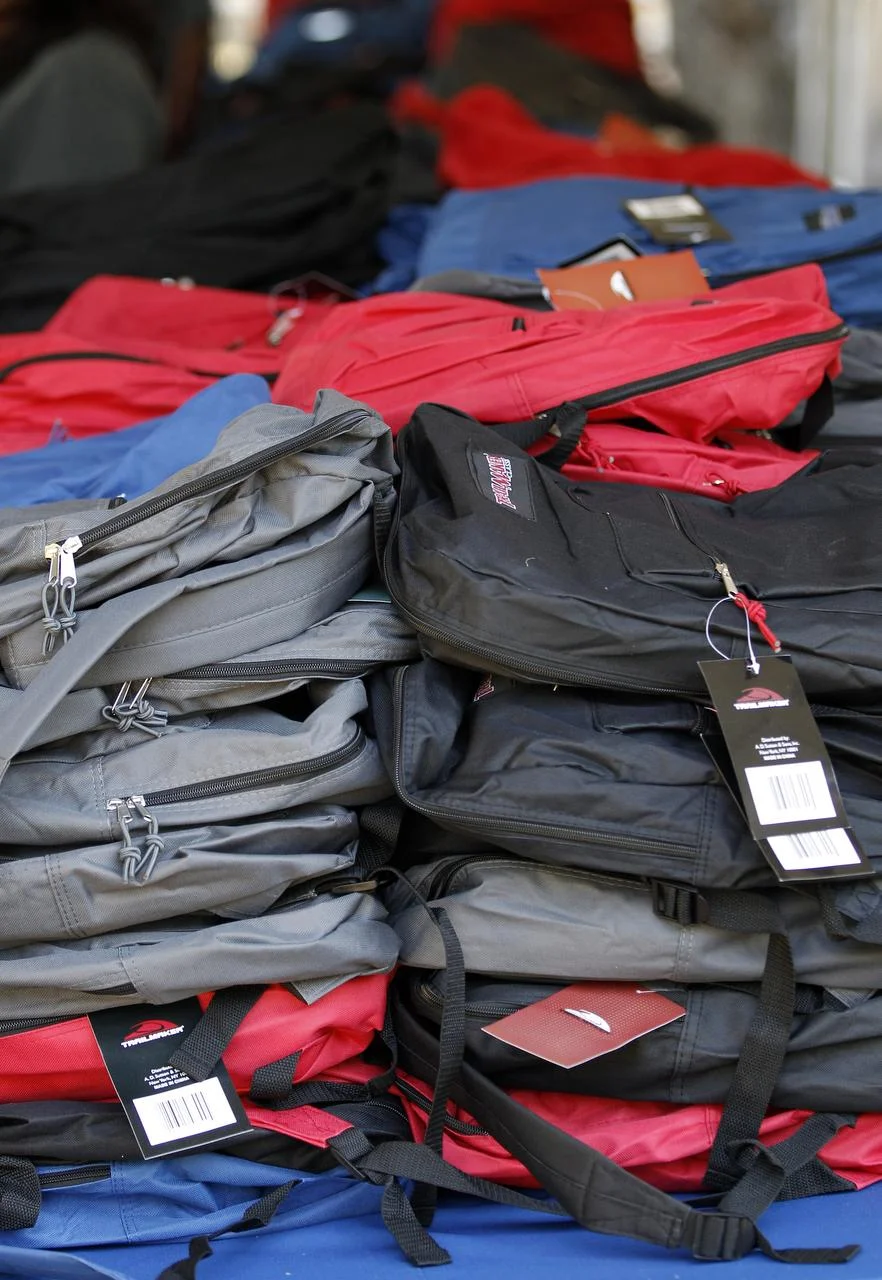 Campanya de recollida de motxilles.