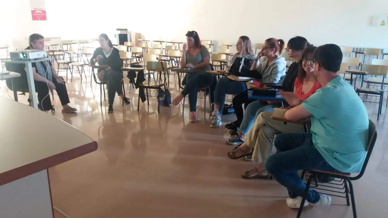 XERRADA INICIAL ACTIVITAT AULES CONTRA LA POBRESA.