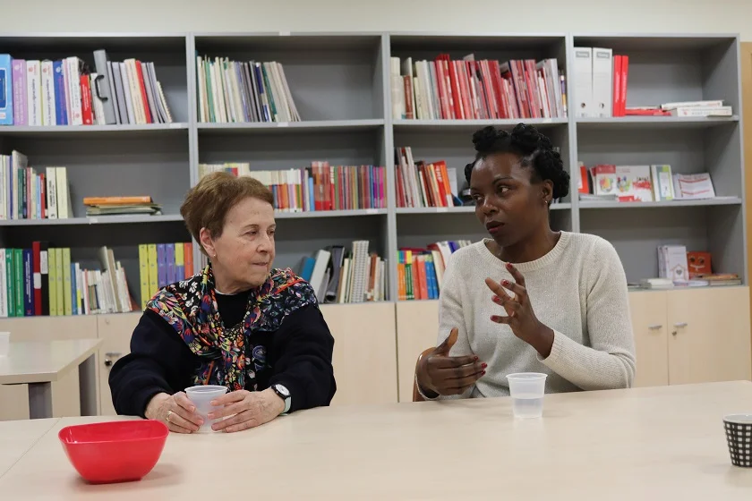 El 79% de les llars ateses al programa "Construint Vincles" de Càritas tenen menors al domicili