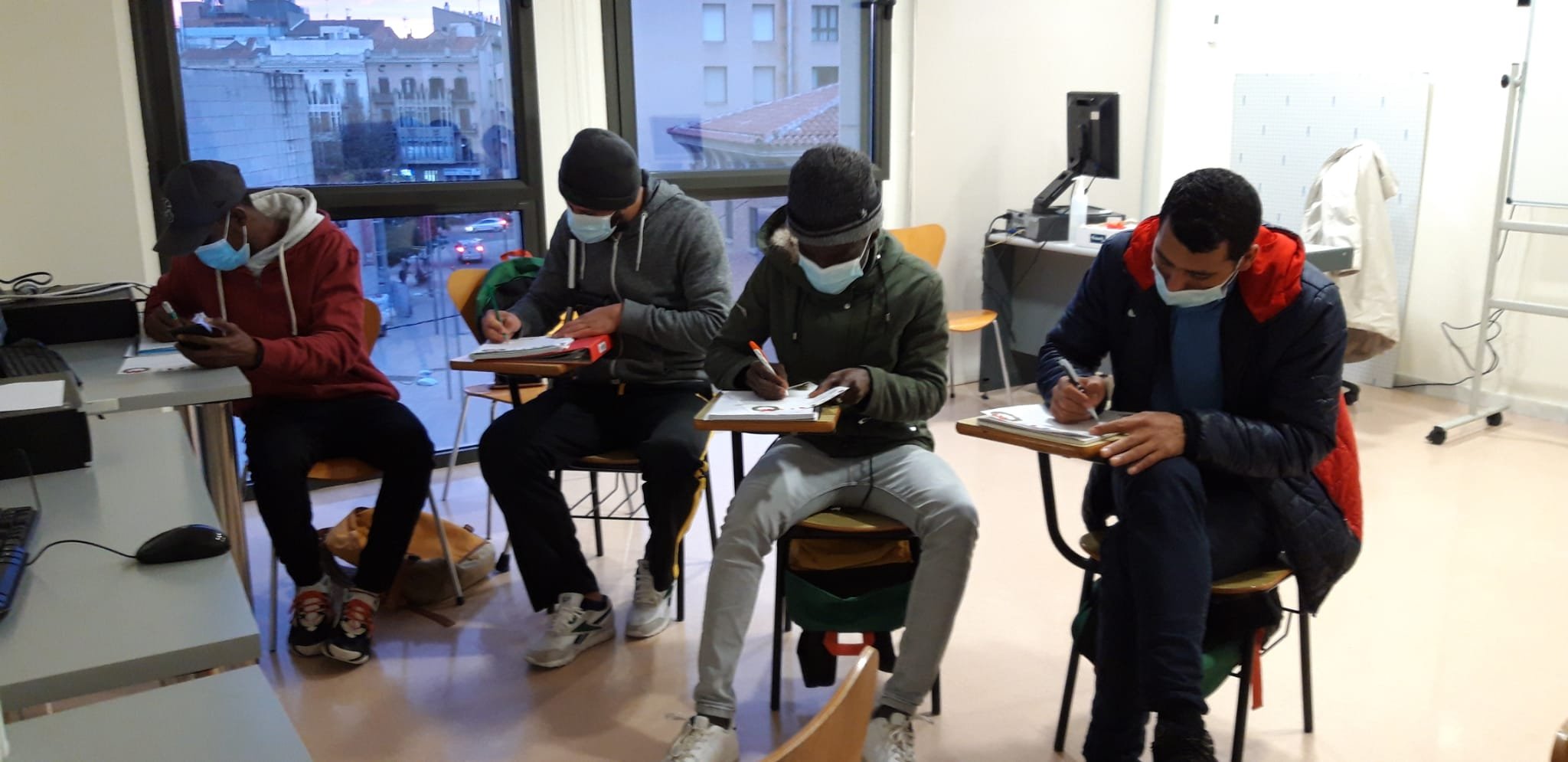 Càritas Diocesana de Lleida ens unim a la campanya #PerNadalNingúSenseRegal