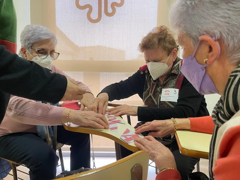 El voluntariat sènior es retroba per seguir formant-se i tenir un record
