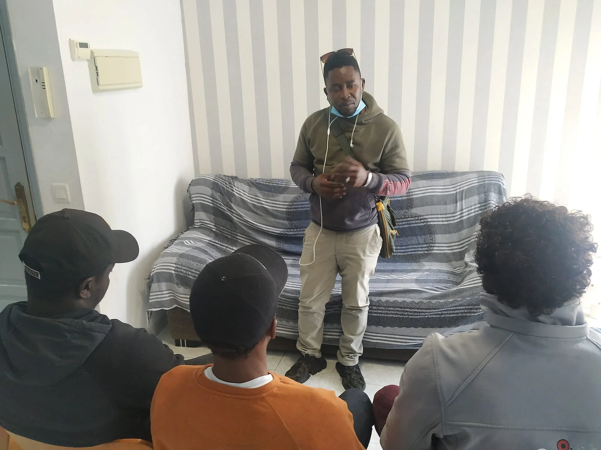 Amadou Balde: “Les persones que acompanyo em recorden a mi mateix. Pateixen el desarrelament i es troben amb grans dificultats”