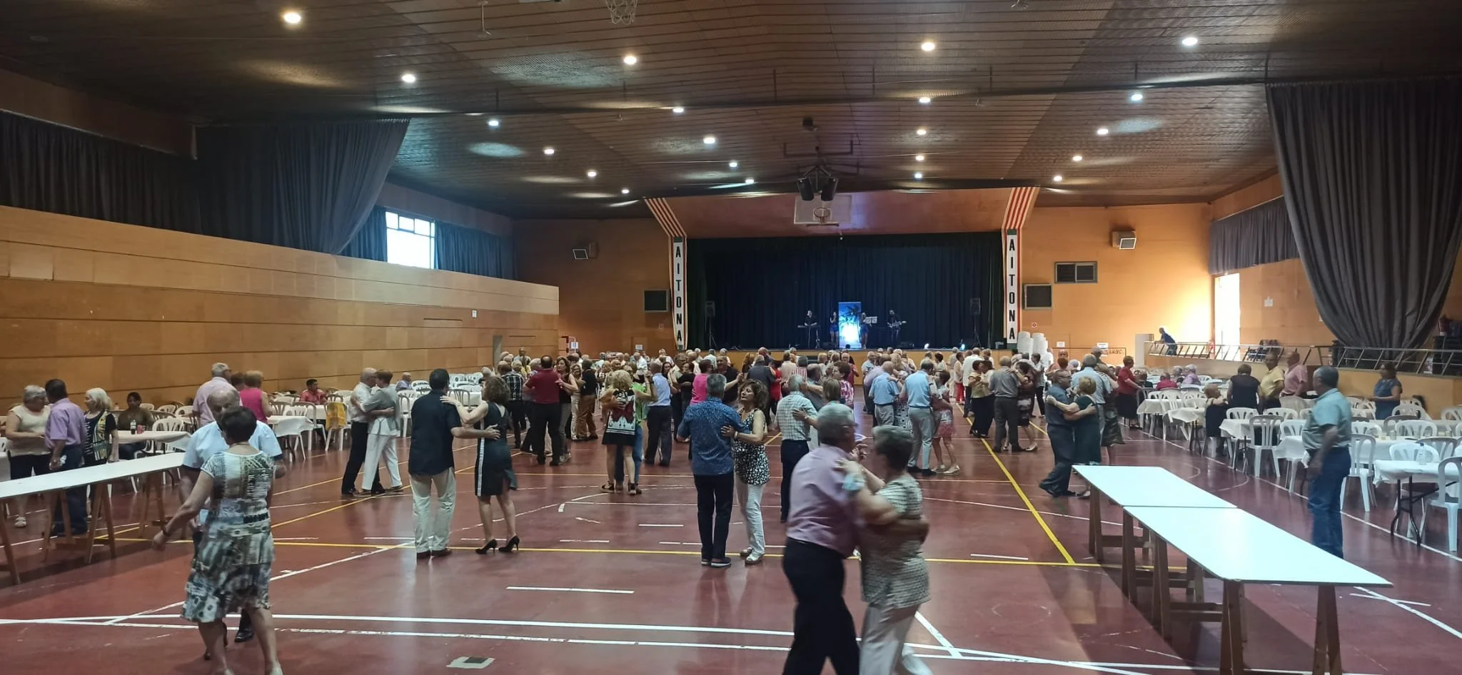 Aitona celebra el sopar solidari de Càritas