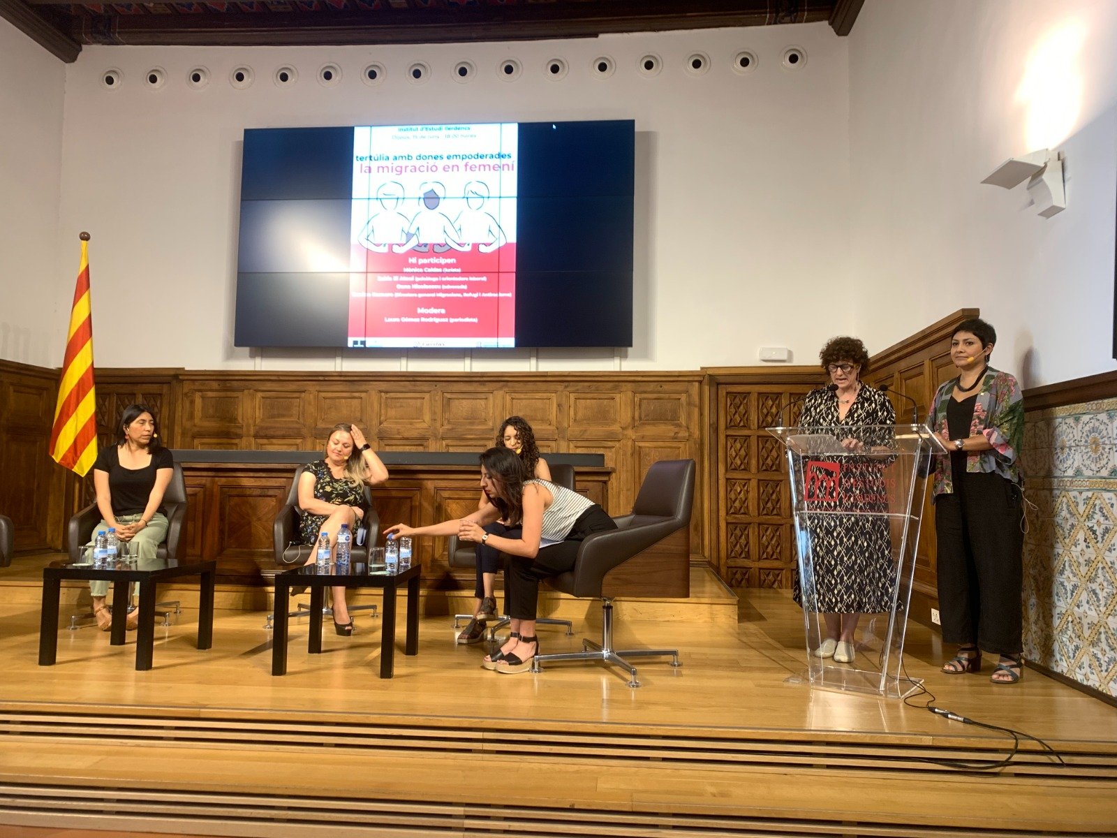 És possible sortir-se’n com a dona migrant al nostre país, però “no és cert allò de si vols, pots”