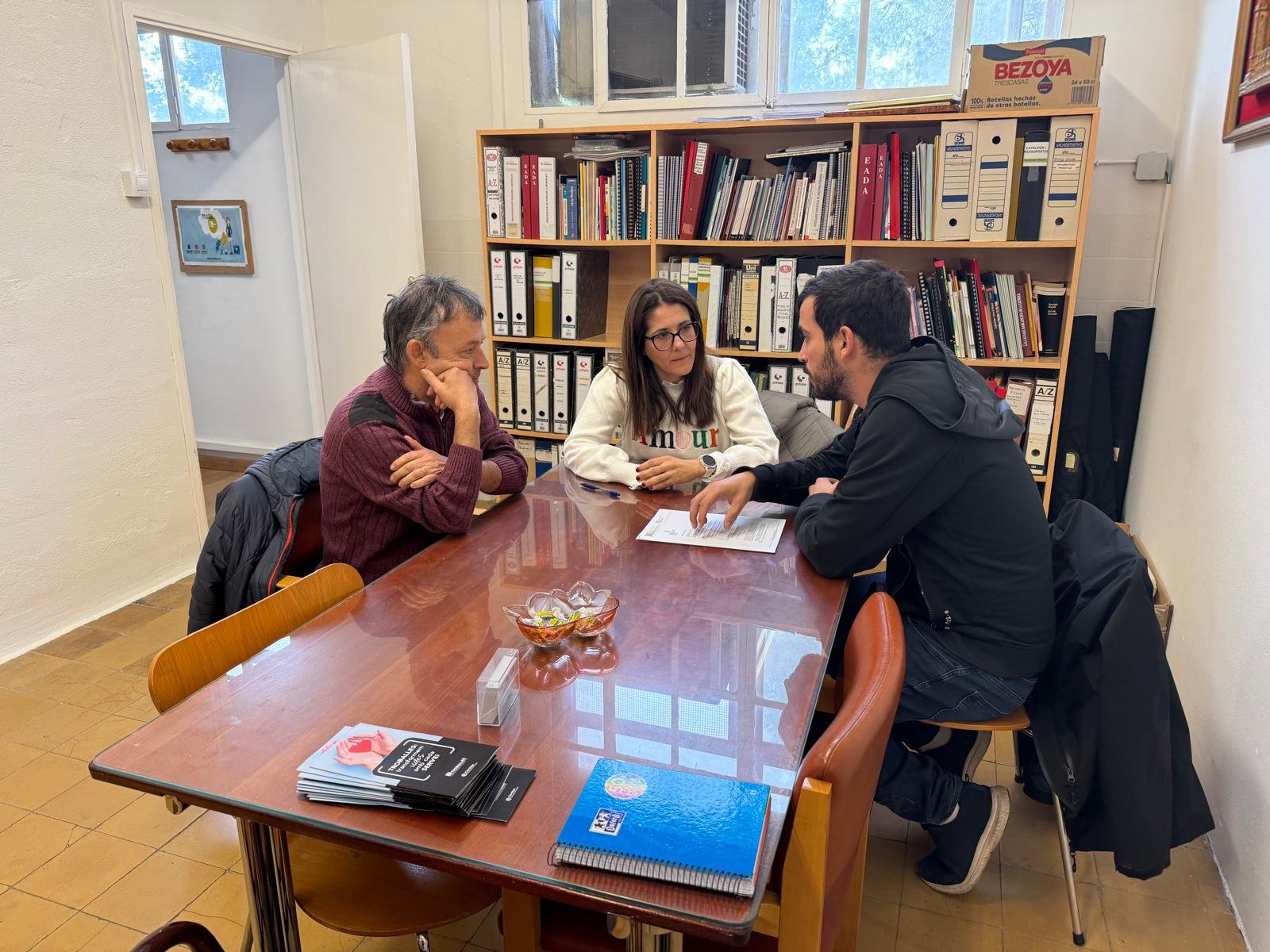 La tinent d’alcalde Cristina Morón visita les instal·lacions de Troballes