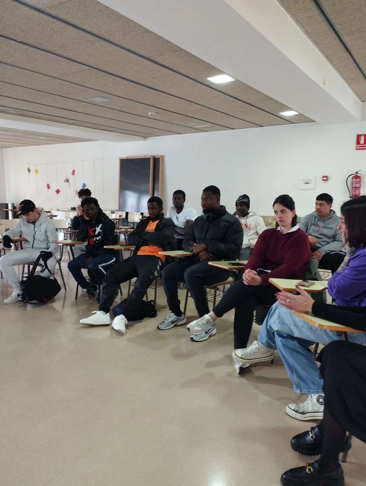 Joves en formació sumen esforços amb Càritas en un projecte solidari