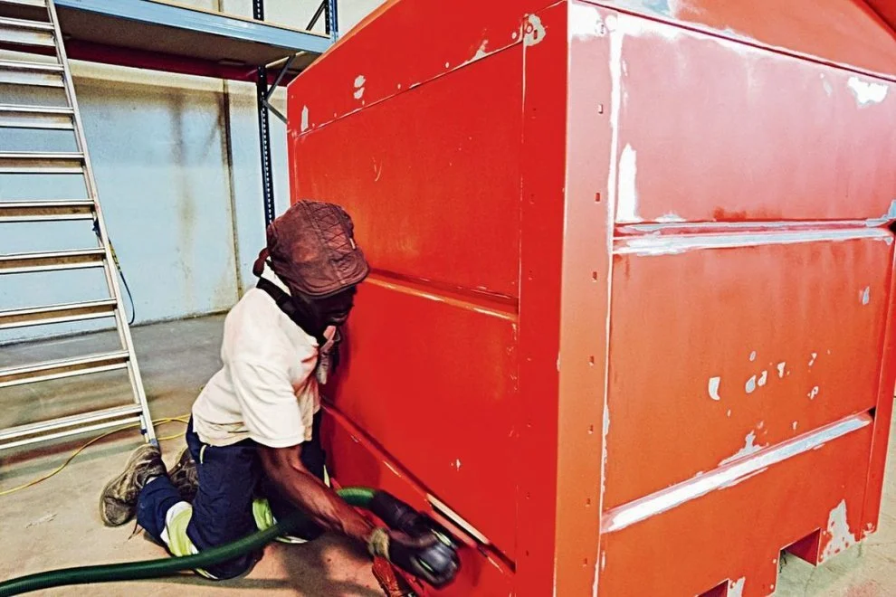 Troballes inicia la fabricació de contenidors de recollida de roba amb persones privades de llibertat